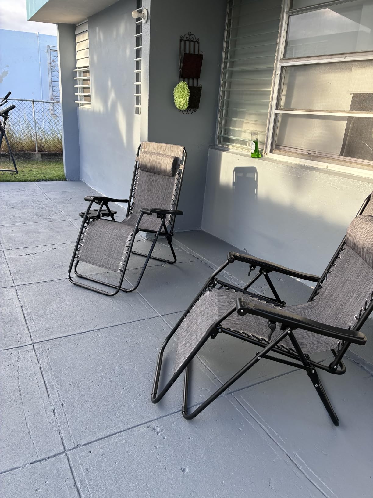 Sweetcrispy Zero Gravity Chairs Set of 2, Outdoor Folding Reclining Lounge Chair with Cup Holder Tray & Adjustable Pillow, Portable Camping Beach Patio Poolside Lawn Yard Chair, Classic Blue customer photo 2
