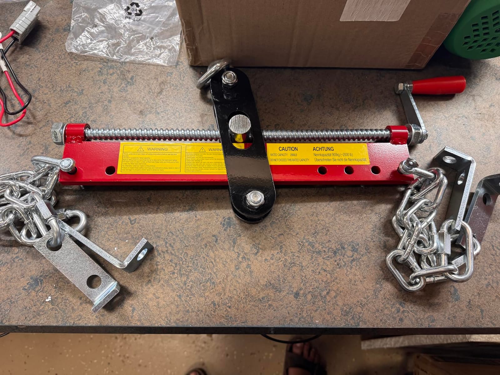 GarveeTech 2 T Engine Hoist, 4000 LBS Heavy Duty Folding Cherry Picker Engine Lift Hydraulic Tilting Engine Shop Crane with 6 Iron Caster Wheels Telescopic Boom Hitch,Yellow customer photo 2