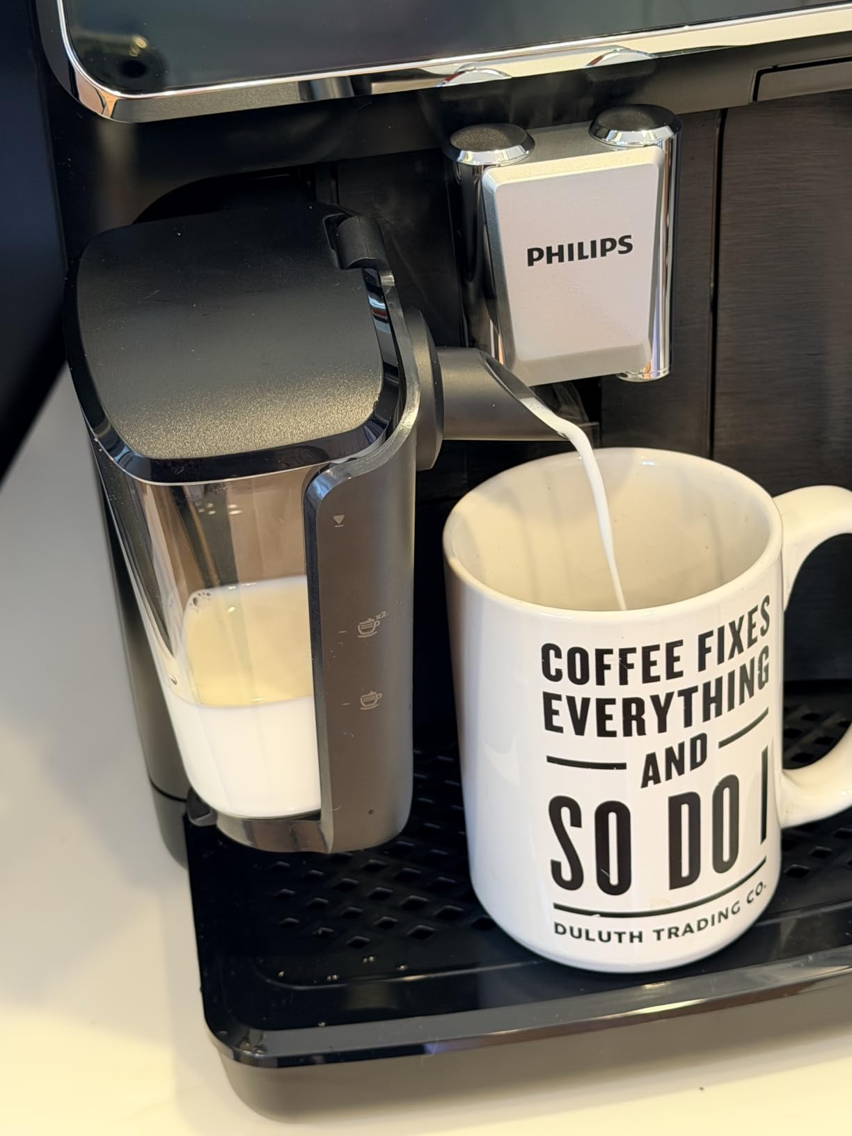 PHILIPS 2300 Series Fully Automatic Espresso Machine, LatteGo Milk System | 3 Coffee Pre-Sets, ceramic grinder, customizable coffee strength & cup size, hot water, 15-bar pressure (EP2330/14) customer photo 1