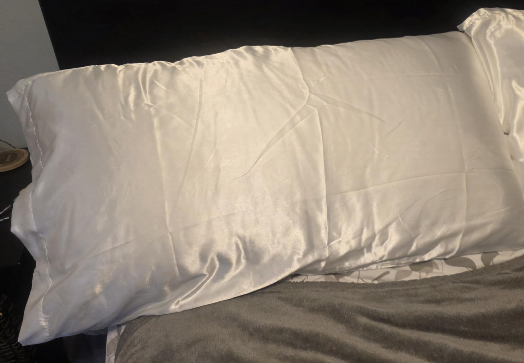 Goose Down Bed Pillows Queen Size Set of 2 (White), Hotel Collection Pillows for Sleeping, Gusseted Pillow for Side, Back, or Stomach Sleepers, 20