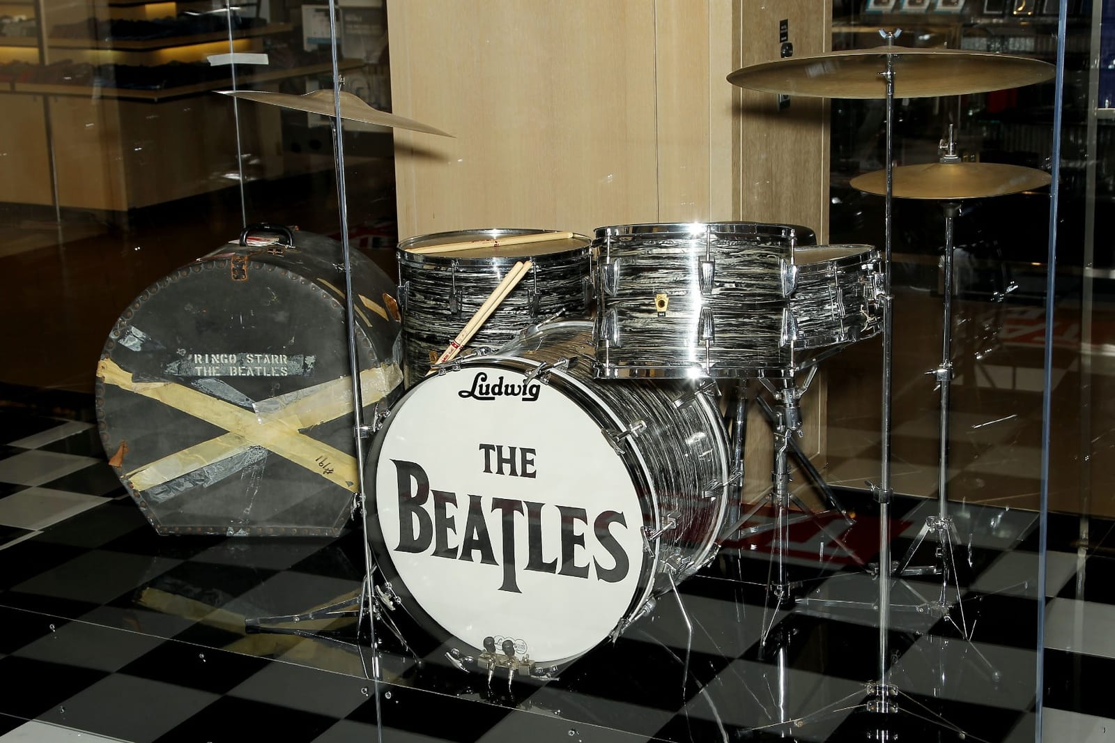 Ludwig LM402 Smooth Chrome Plated Aluminum 6.5 x 14 Inches Snare Drum with Imperial Lugs and Supra-Phonic Strainer customer photo 2