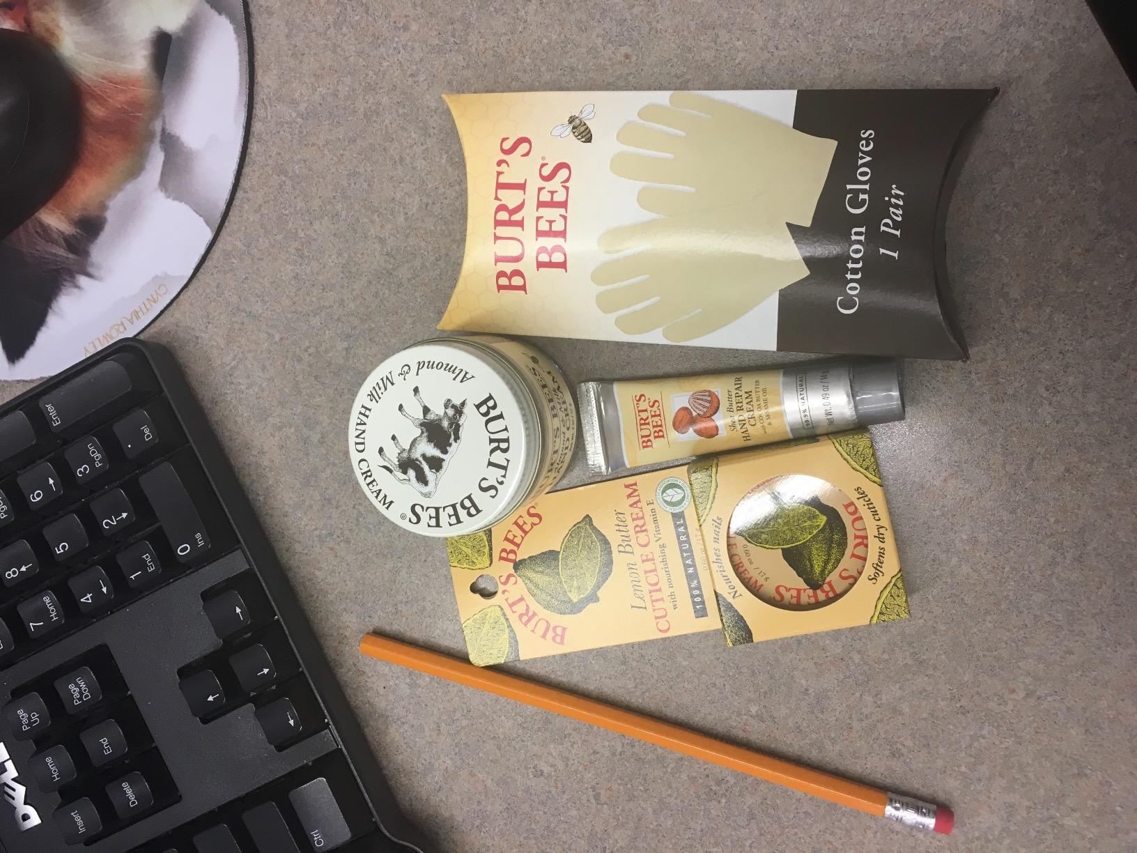 Burt's Bees Hand Repair Gift Set, 4 Products customer photo 1
