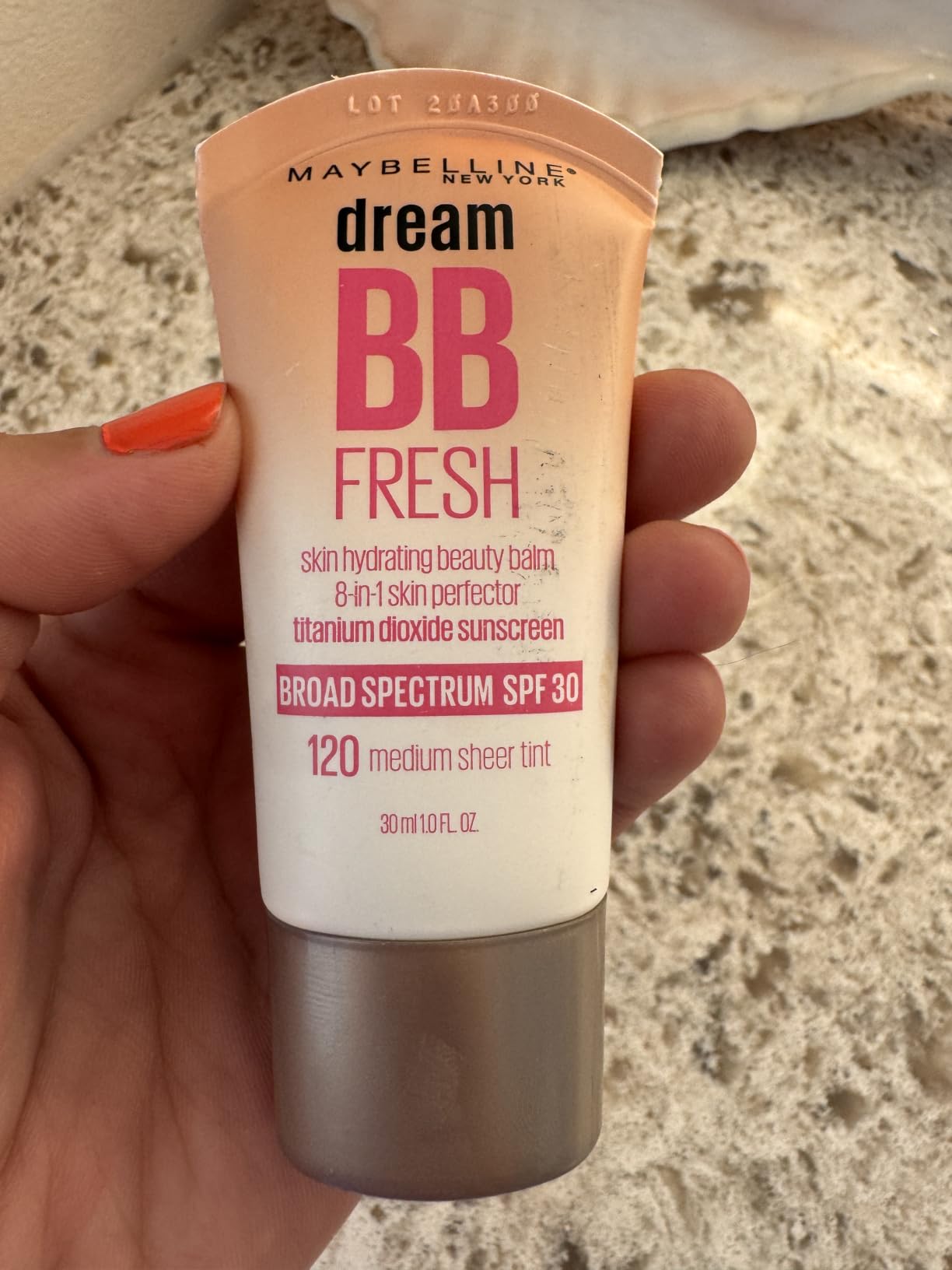 Maybelline Dream Fresh Skin Hydrating BB cream, 8-in-1 Skin Perfecting Beauty Balm with Broad Spectrum SPF 30, Sheer Tint Coverage, Oil-Free, Light/Medium, 1 Fl Oz customer photo 2
