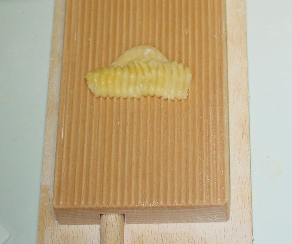 Eppicotispai Garganelli and Gnocchi Stripper with Paddle, Natural Beechwood, Brown customer photo 1