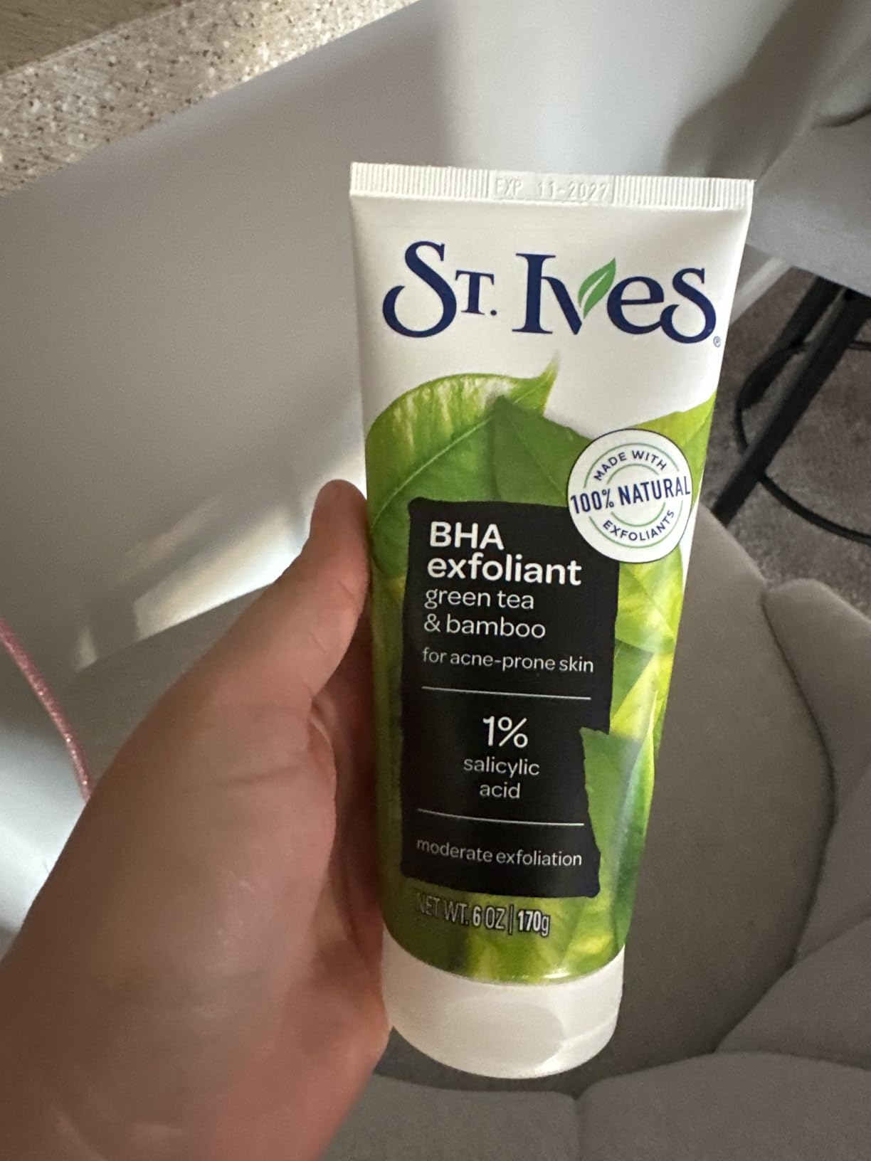 St. Ives Blackhead Clearing Face Scrub, Clears Blackheads & Unclogs Pores, Green Tea & Bamboo, Salicylic Acid Acne Treatment Facial Scrub, Moderate Exfoliator Skin Care with Natural Exfoliants 6 oz customer photo 1