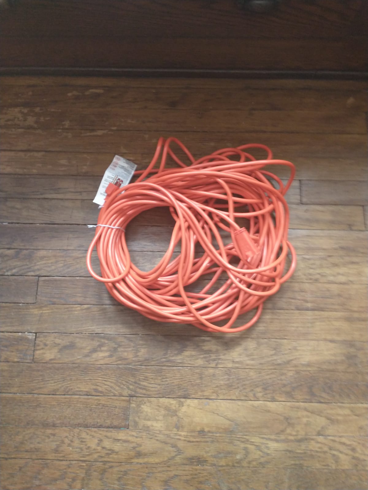 Amazon Basics 50-Foot 3-Prong Indoor/Outdoor Extension Cord, Heavy-Duty, 13 Amps, 1625 Watts, 125 VAC, Orange customer photo 1