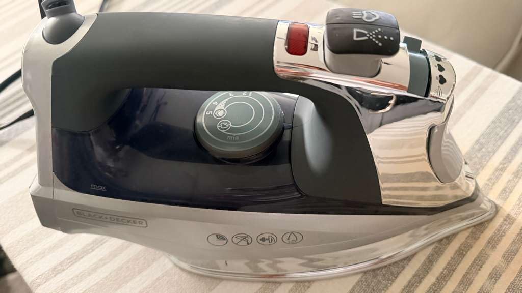 BLACK+DECKER Allure Professional Steam Iron for Clothes customer photo 2