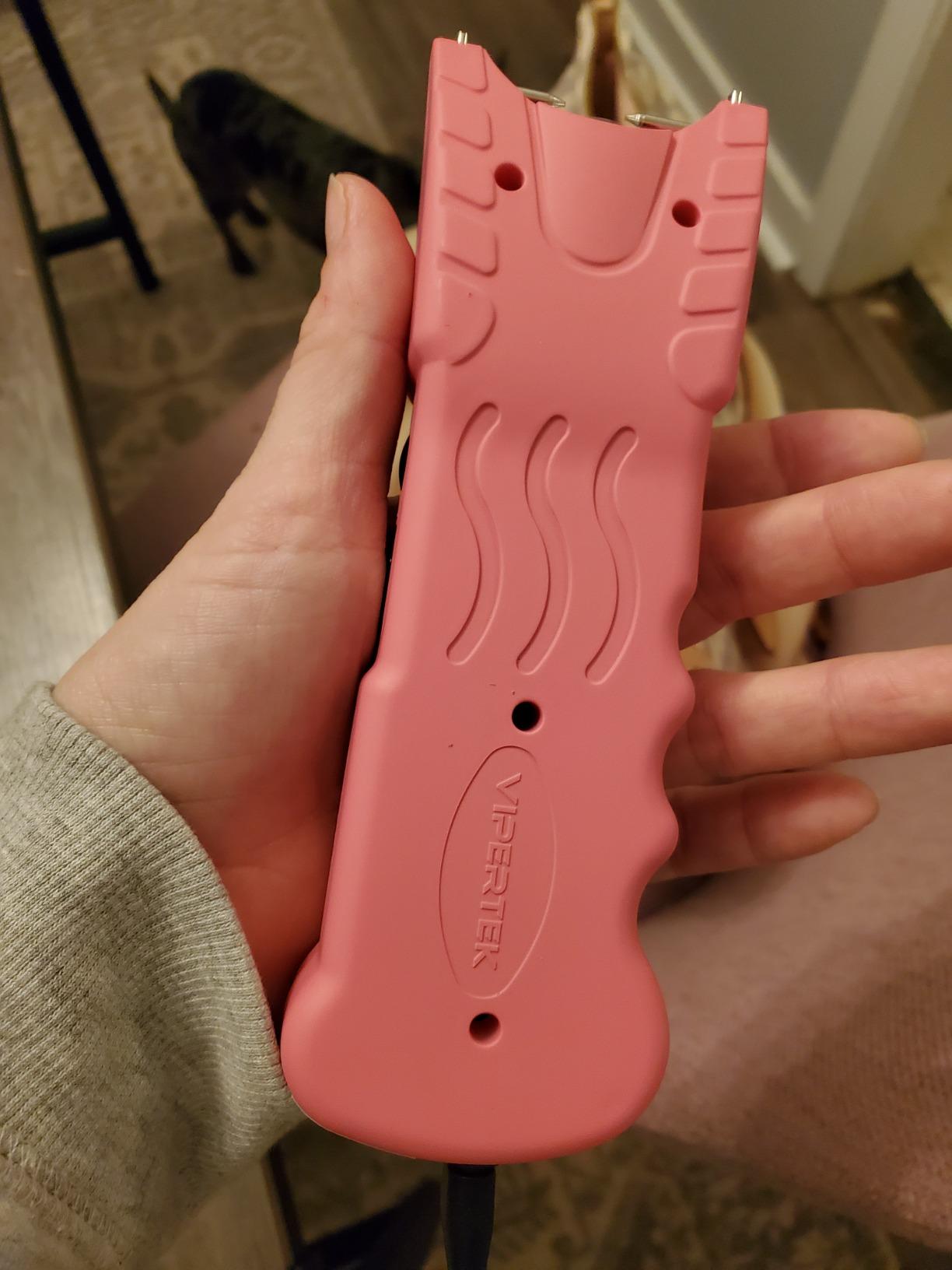 VIPERTEK VTS-979 Stun Gun with Safety Disable Pin LED Flashlight customer photo 1