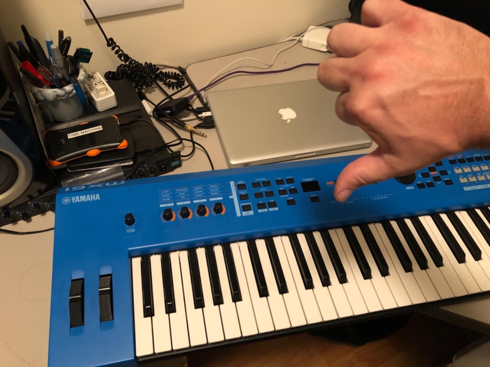 Yamaha MX61BK Music Production Synthesizer, 61-Key, Black customer photo 1