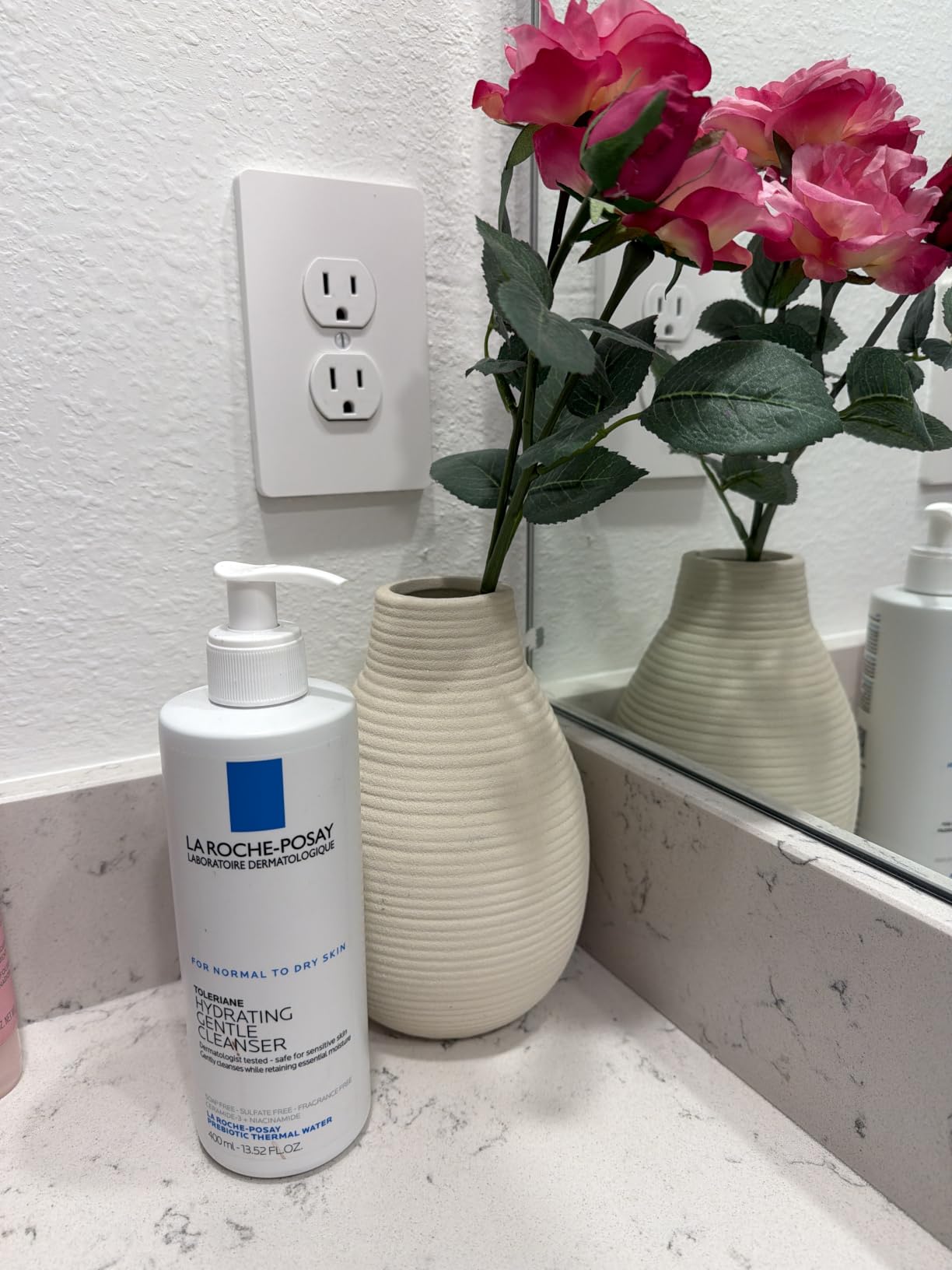 La Roche-Posay Toleriane Hydrating Gentle Facial Cleanser, with Niacinamide customer photo 1