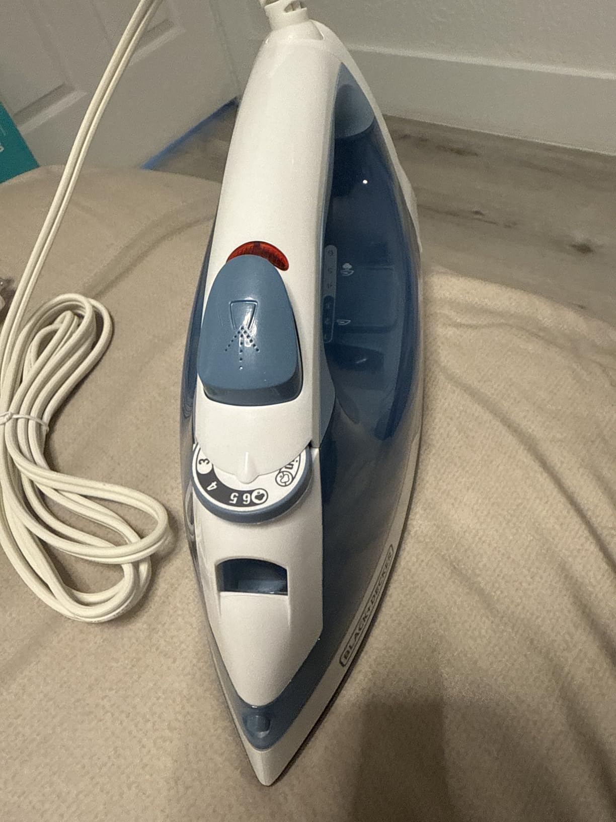 BLACK+DECKER Steam Iron for Clothes with Auto Shutoff & TrueGlide Soleplate customer photo 1