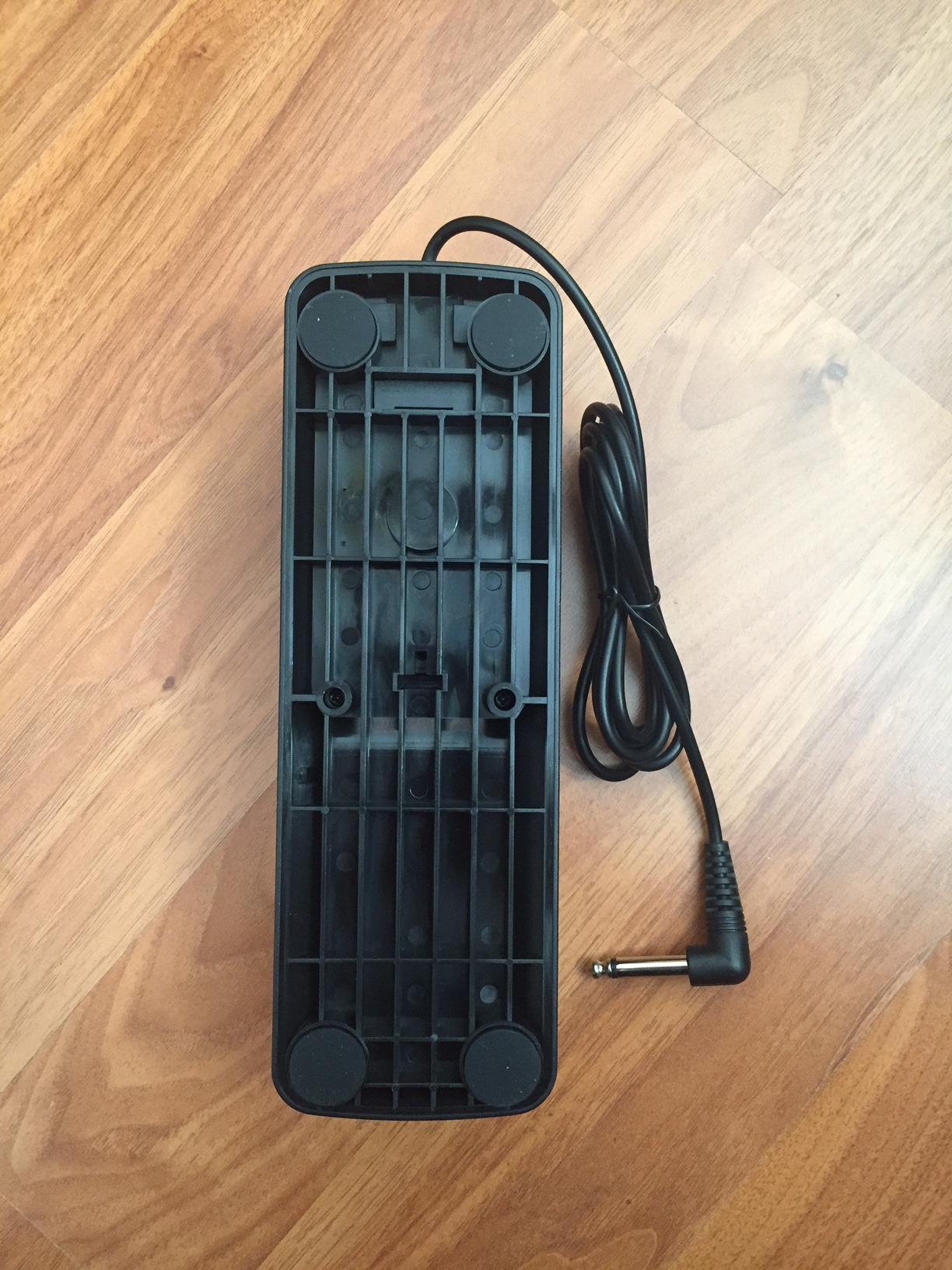 Soraco Sustain Pedal Universal for Yamaha Casio Roland Korg Behringer Moog Piano Midi Electronic keyboards Style with Polarity Switch, 1/4'' Input Plug customer photo 2