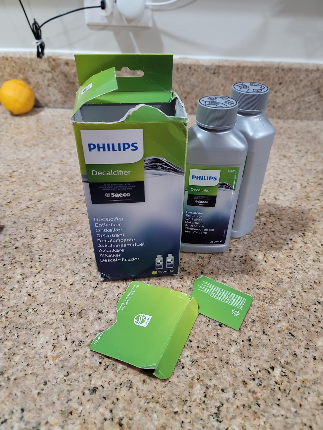 Philips CA6700/22 Universal Liquid Descaler for Philips, Saeco and Other Fully Automatic Coffee Machines Value Pack 2 x 250 ml customer photo 2