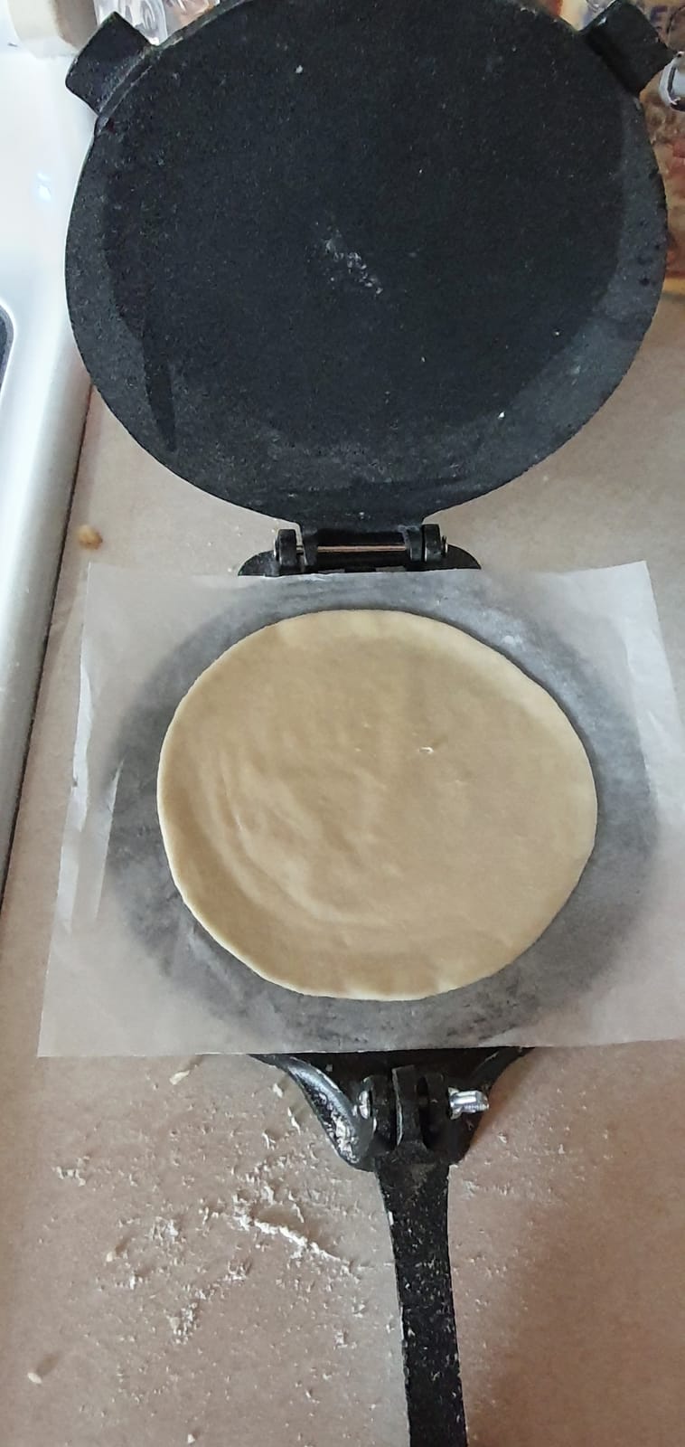 Uno Casa Cast Iron Tortilla Press 8 Inch | Pre-Seasoned Tortillera customer photo 1