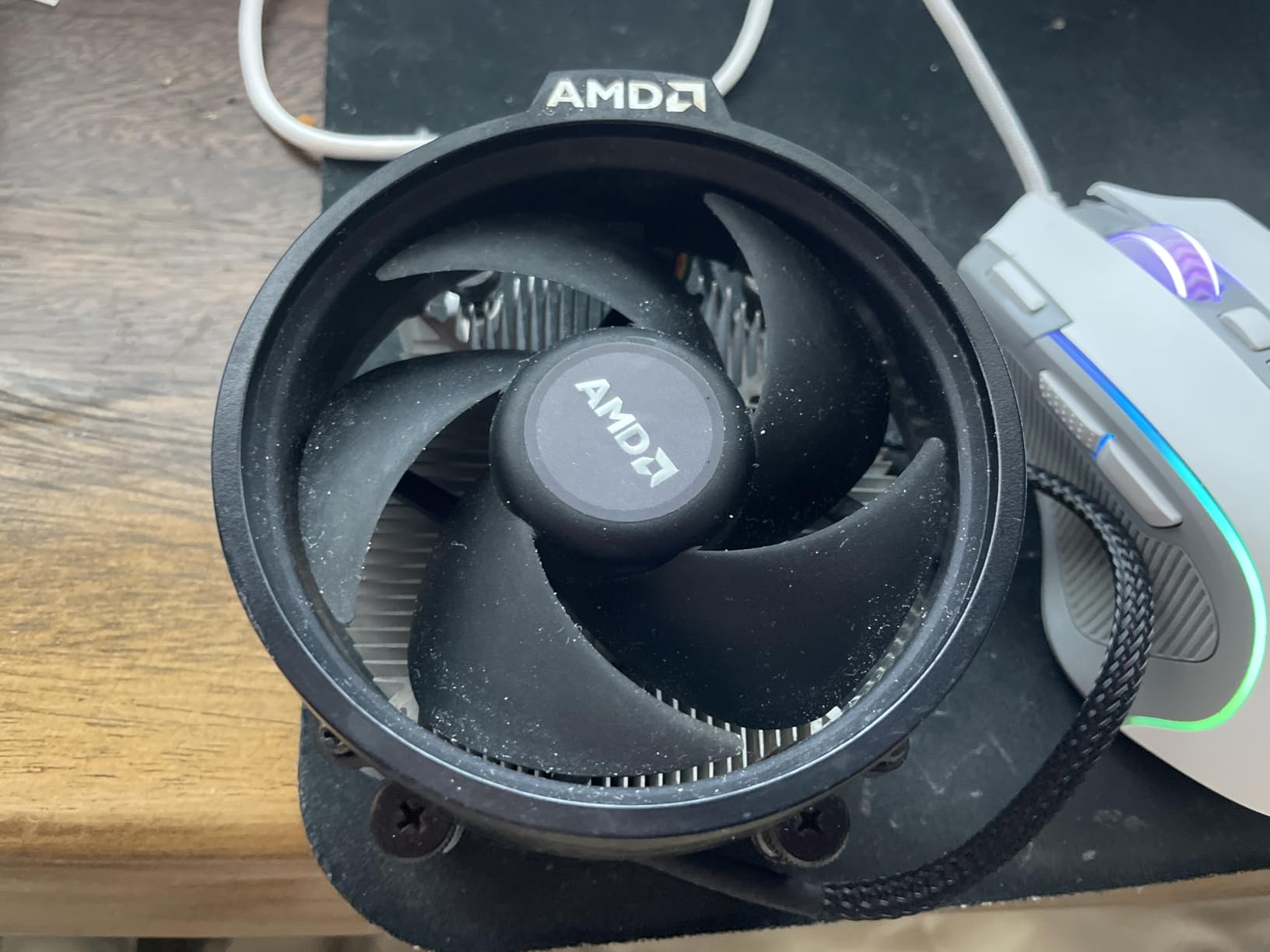 AMD Wraith Stealth Socket AM4 4-Pin Connector CPU Cooler with Aluminum Heatsink & 3.93-Inch Fan (Slim) customer photo 1