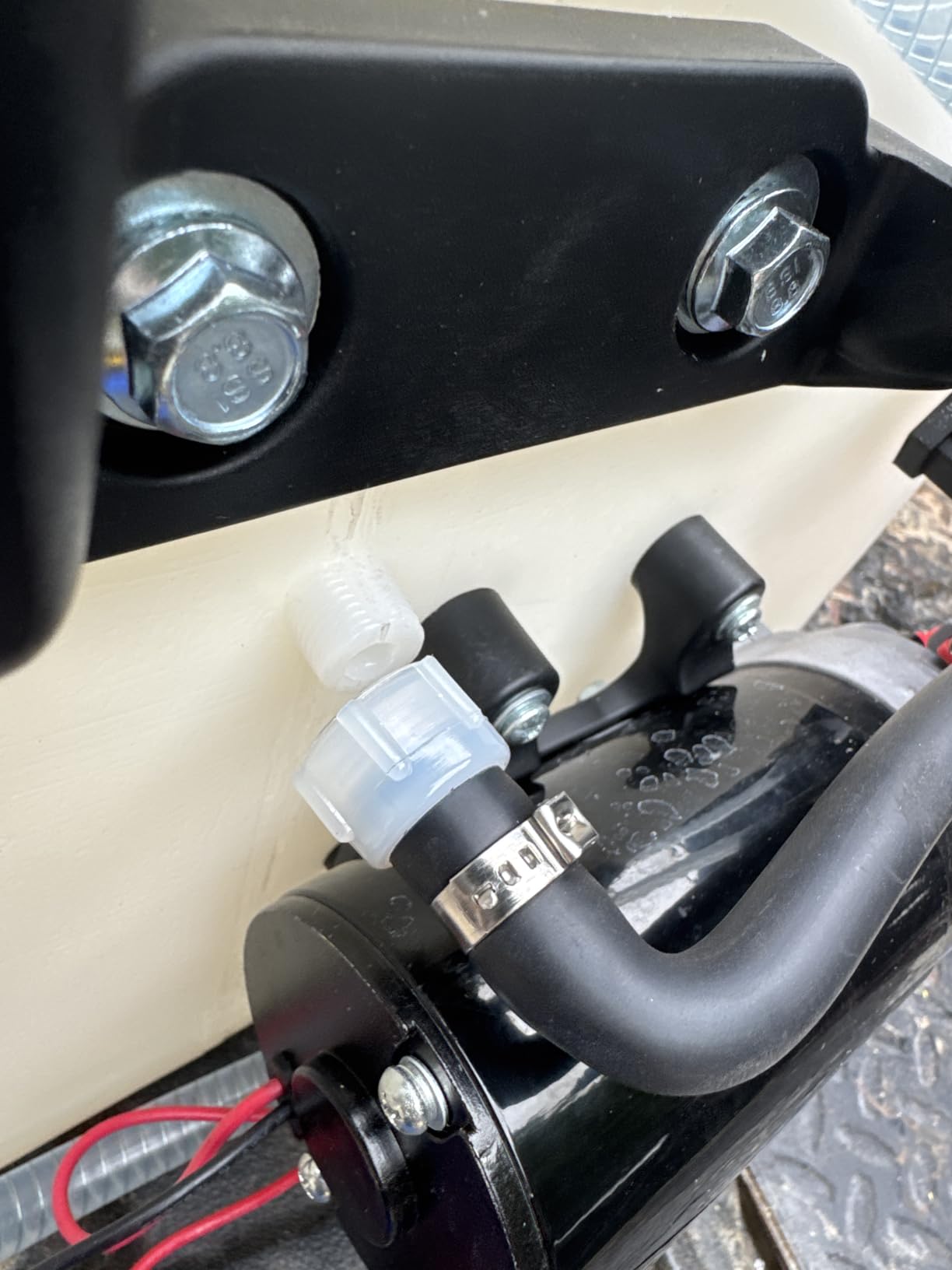 NorthStar ATV Boomless Broadcast/Spot Sprayer, 16-Gal., 2.2 GPM, 70 PSI customer photo 2