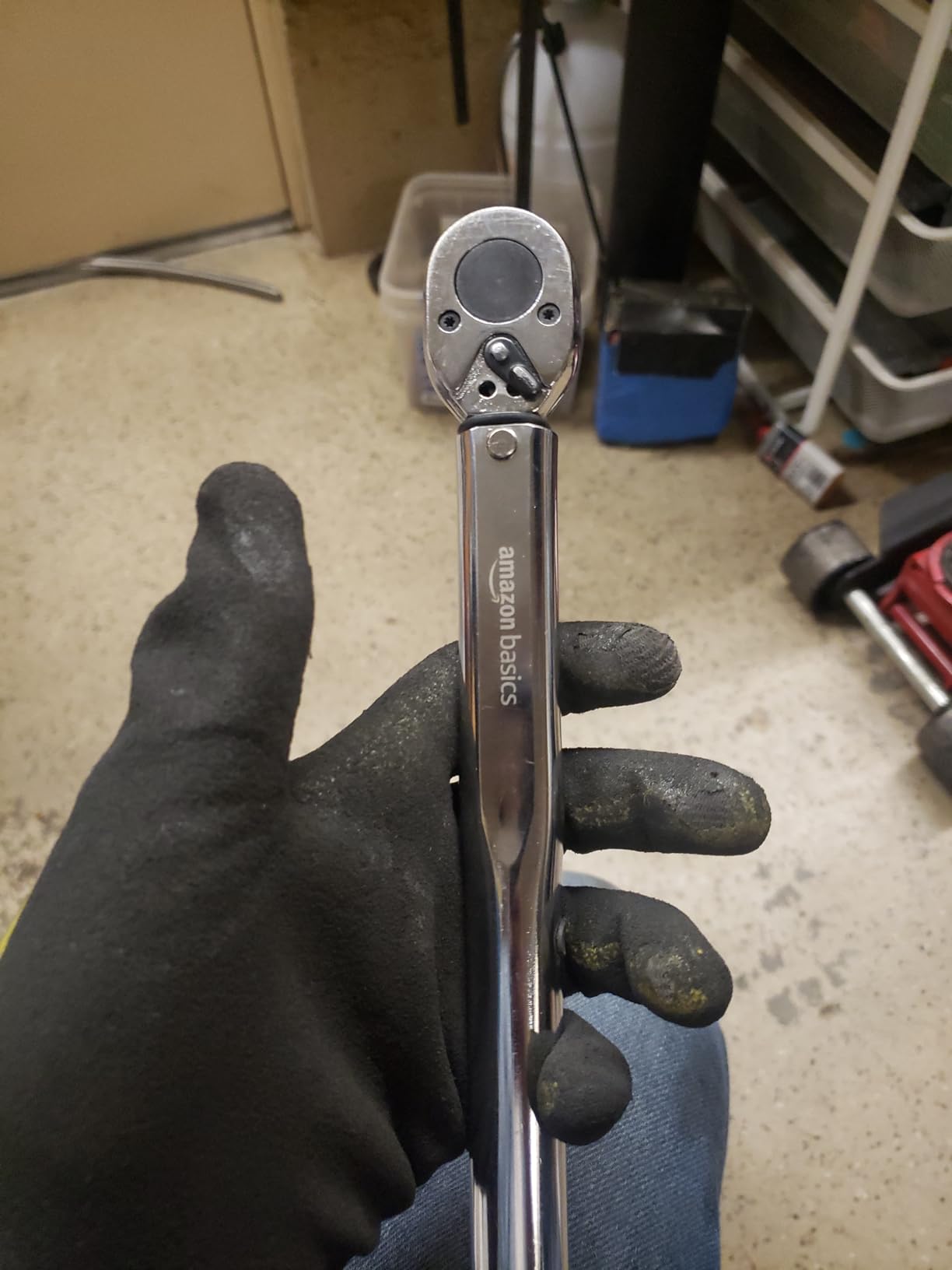 Amazon Basics 3/8-inch Drive Click Torque Wrench Ratchet, 15-80 ft.-lb, 20.4-108.5 Nm customer photo 2