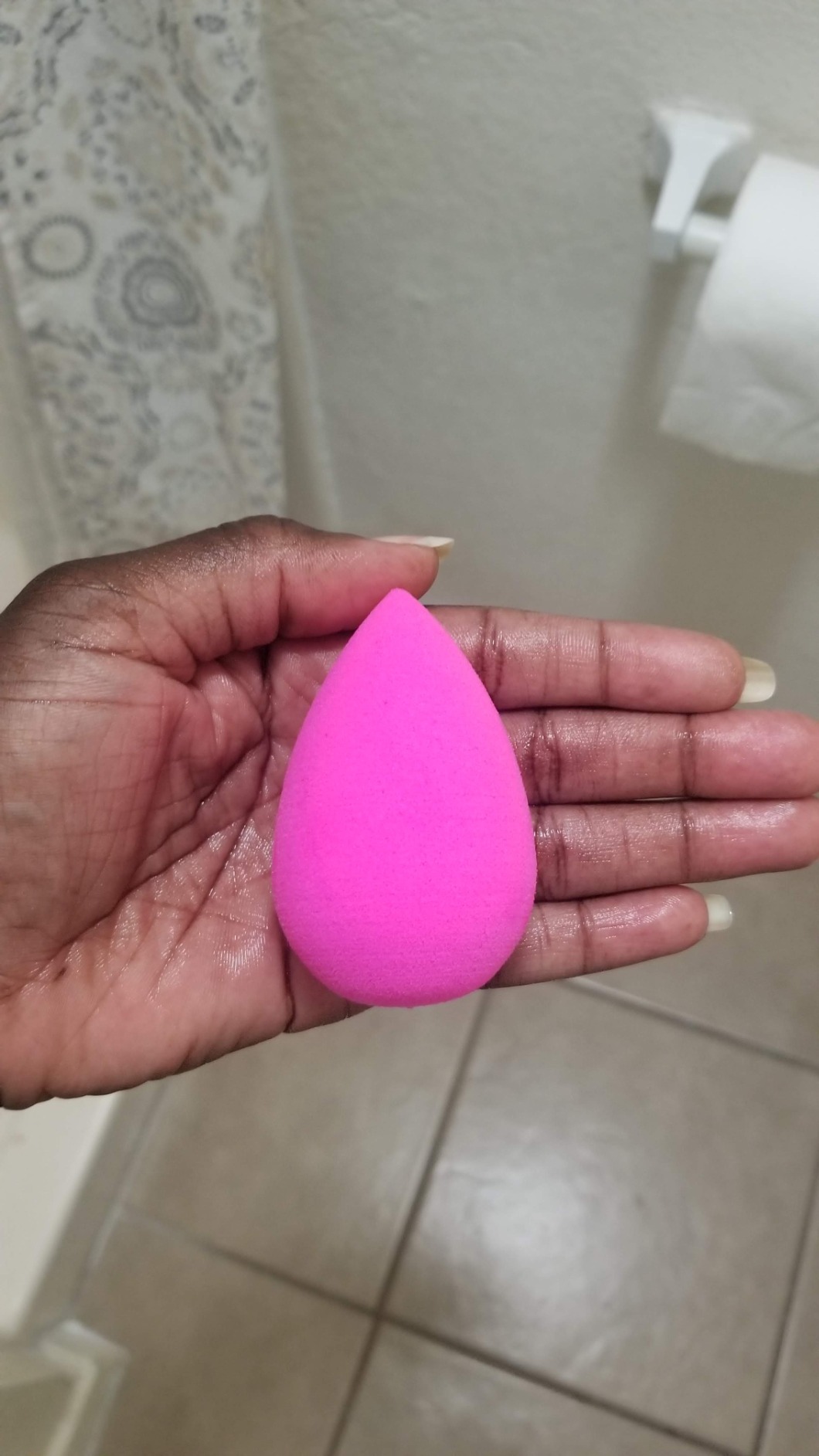 Beautyblender Original Pink Makeup Sponge | Super-Soft Blending Foam for Foundations, Powders and Creams | Reusable & Washable, Vegan & Cruelty-Free, Streak-Free Finish customer photo 2