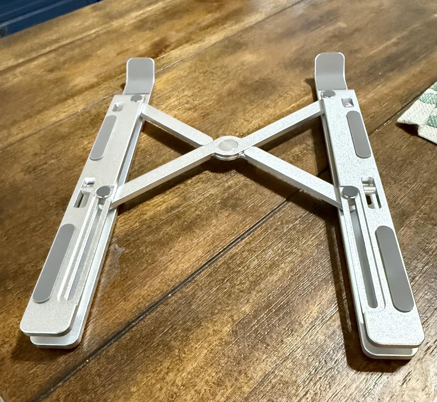 ivoler Laptop Stand, Laptop Holder Riser Computer Tablet Stand,Silver customer photo 2