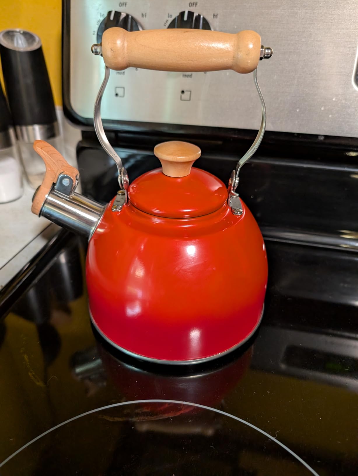 ROCKURWOK Tea Kettle, Tea Pot with Cool Touch Ergonomic Handle, Teapot Food Grade Stainless Steel, Tea Kettle Stovetop, Kettle Teapot, Whistling Tea Kettle, Small Tea Kettles, 1.6 Quart (Yellow) customer photo 2
