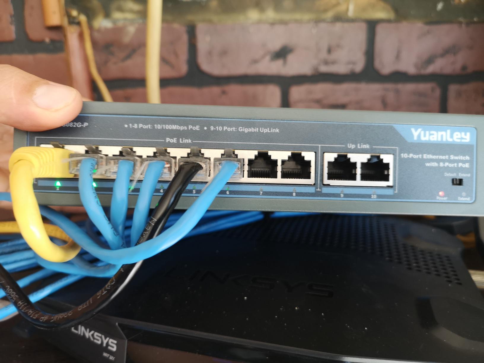 Yuanley 24 Port PoE Switch with 2 Gigabit Ethernet Uplink Port, Unmanaged 26 Port 802.3af/at 400W Power PoE+ Network Switch, Rackmount Plug and Play customer photo 1