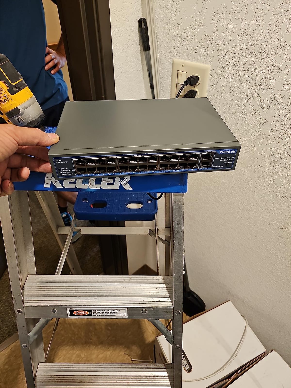 Yuanley 24 Port PoE Switch with 2 Gigabit Ethernet Uplink Port, Unmanaged 26 Port 802.3af/at 400W Power PoE+ Network Switch, Rackmount Plug and Play customer photo 2