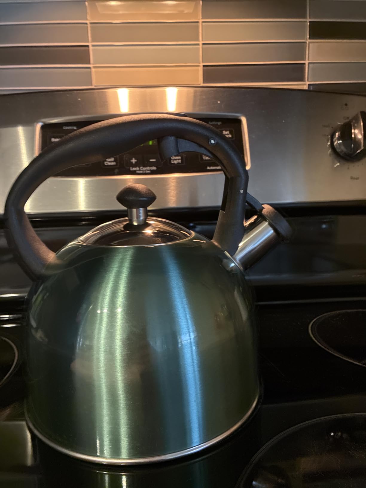 Amazon Basics Stovetop Whistling Tea Kettle, Fast Boiling, Stainless Steel, Food Grade, Ergonomic Handle, 2.3 Liter, Teal customer photo 2