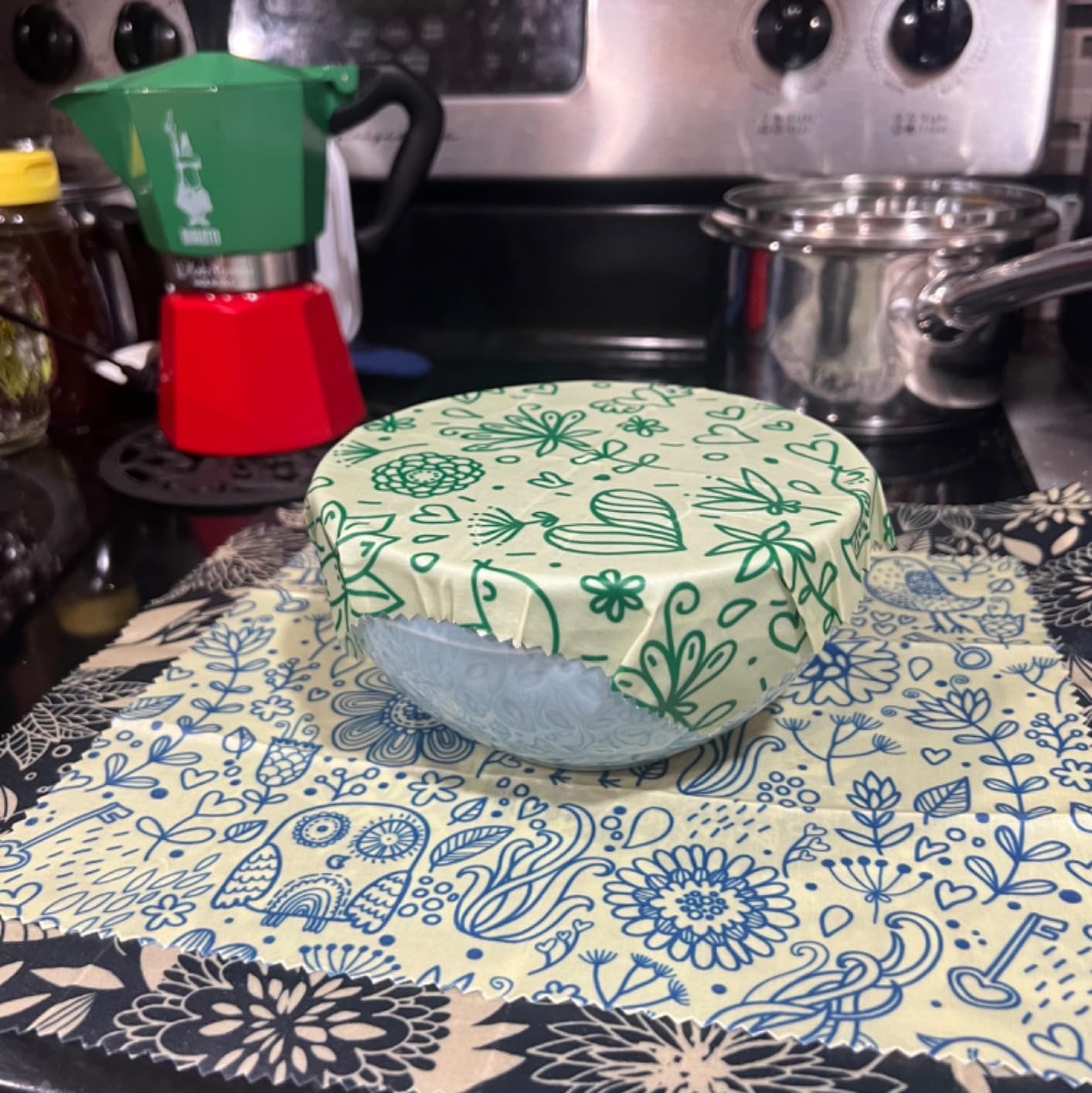 Akeeko Reusable Beeswax Food Wraps - Assorted 9 Packs, Reusable, Plastic-Free Food Storage, 5 Small, 2 Medium, 1 Large, 1 Extra Large Wraps with Abstract Curves Pattern customer photo 1