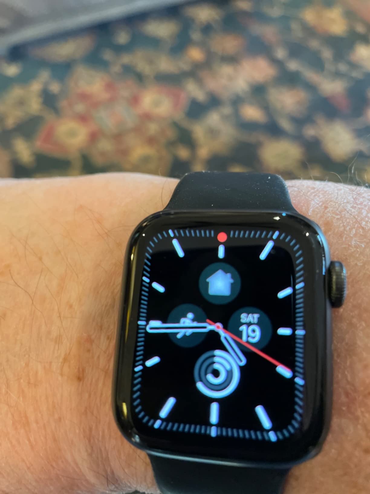 Apple Watch SE (GPS, 40mm) - Space Gray Aluminum Case with Black Sport Band (Renewed) customer photo 1
