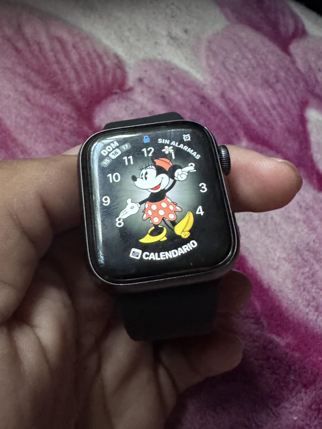 Apple Watch SE (GPS, 40mm) - Space Gray Aluminum Case with Black Sport Band (Renewed) customer photo 2