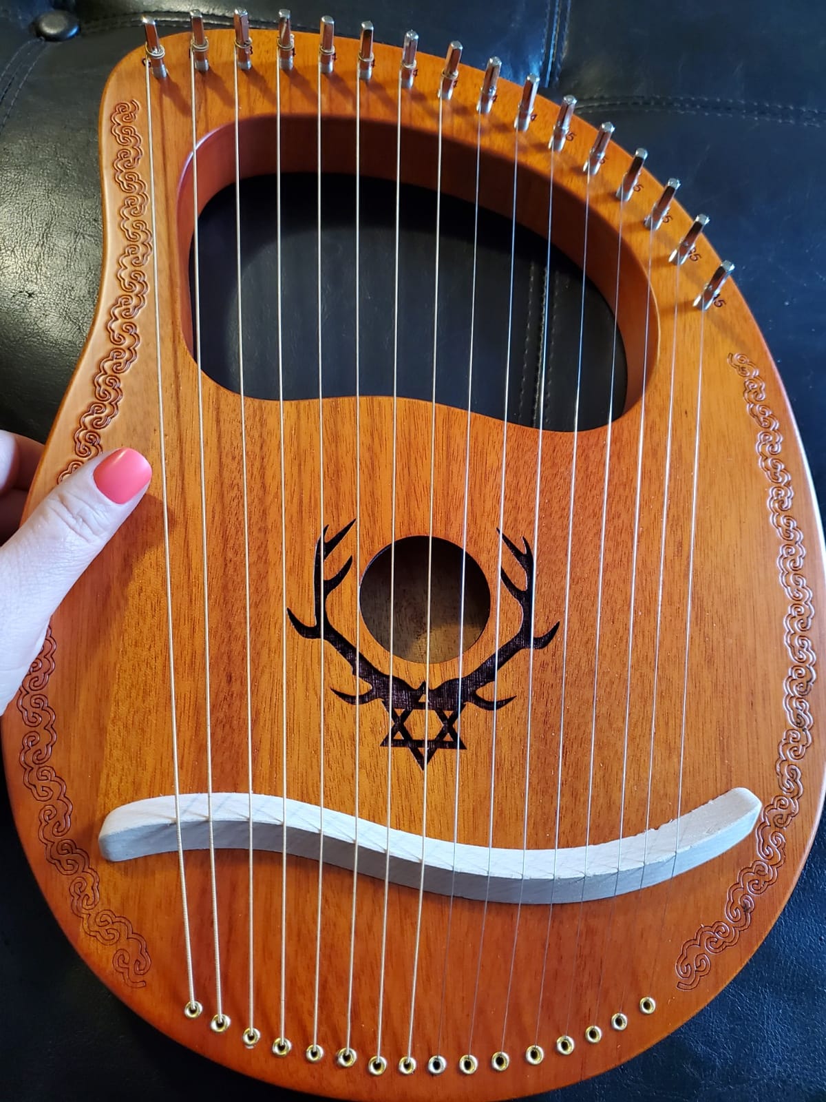 Lyre Harp, 16 String Mahogany, Deer customer photo 2