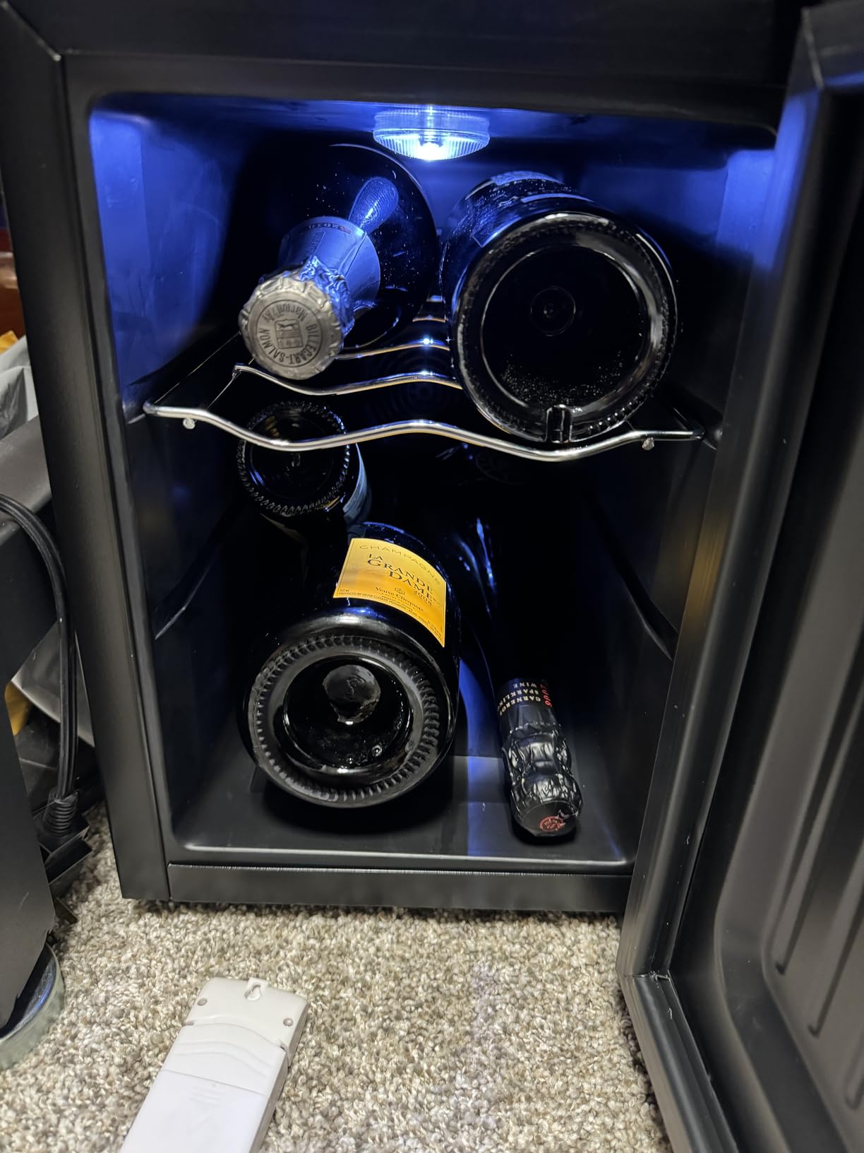 BLACK+DECKER 12-Bottle Thermoelectric Wine Chiller, BD60336, Mirrored Door customer photo 1