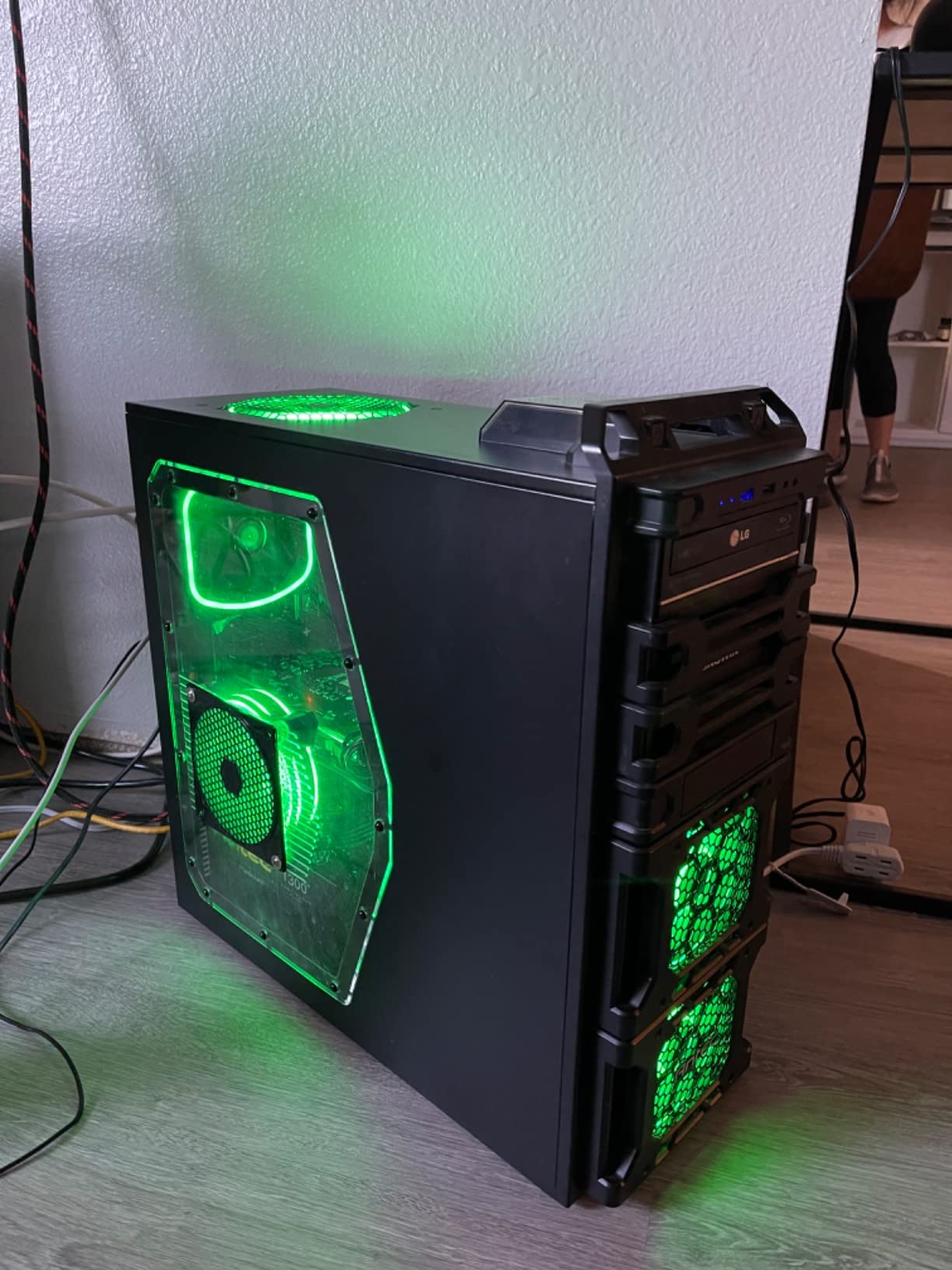 Cooler Master MasterFan MF140 Halo Fan, Duo-Ring ARGB Customizable Lighting, 140mm PWM Static Pressure, ARGB Header Extender for PC Case, Liquid and Air Cooler (MFL-B4DN-15NPA-R1) customer photo 1