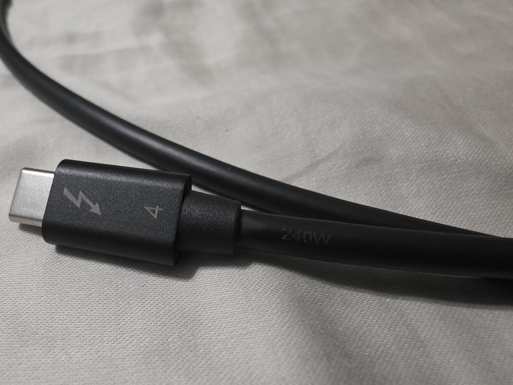 Cable Matters [Intel Certified] 40Gbps Thunderbolt 4 Cable, 3.3ft / 1m customer photo 1