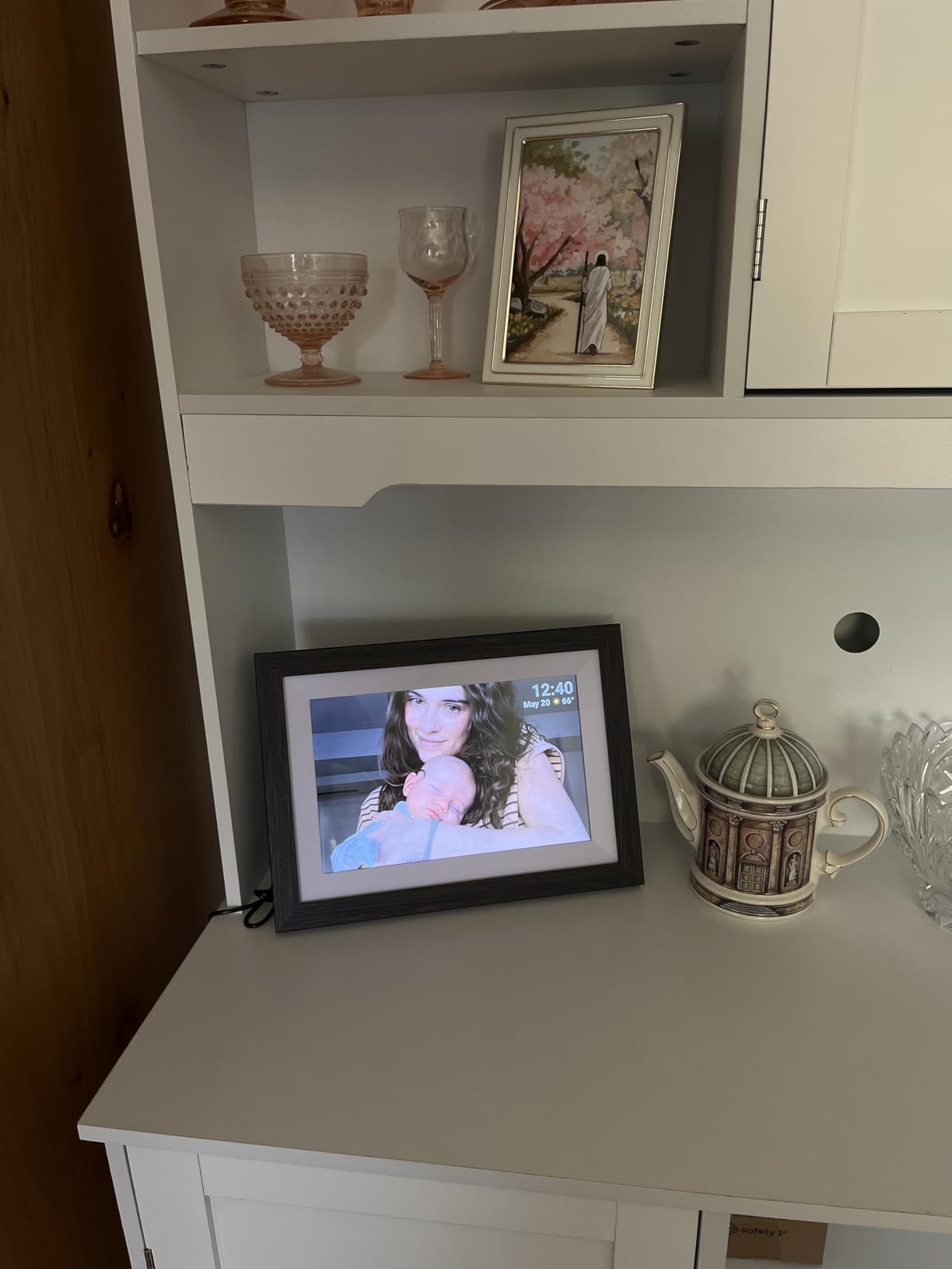 Frameo 10.1 Inch WiFi Digital Picture Frame with Frameo App, IPS Touch Screen HD Electronic Digital Photo Frame, Share Photos & Videos Instantly, Auto-Rotate Digital Picture Frame, Brown Wood customer photo 2