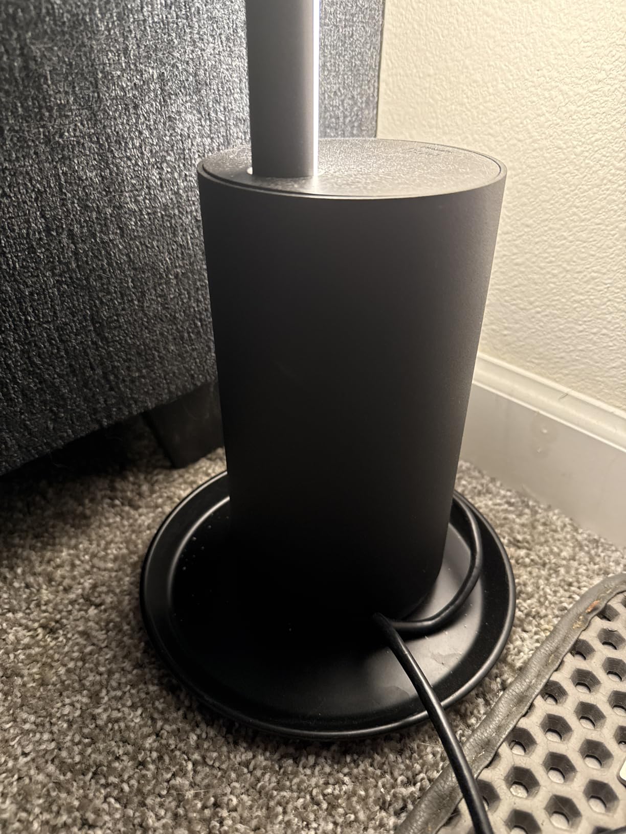 Philips Hue Signe Smart Color Changing Floor Lamp, 1-Pack, Black customer photo 2