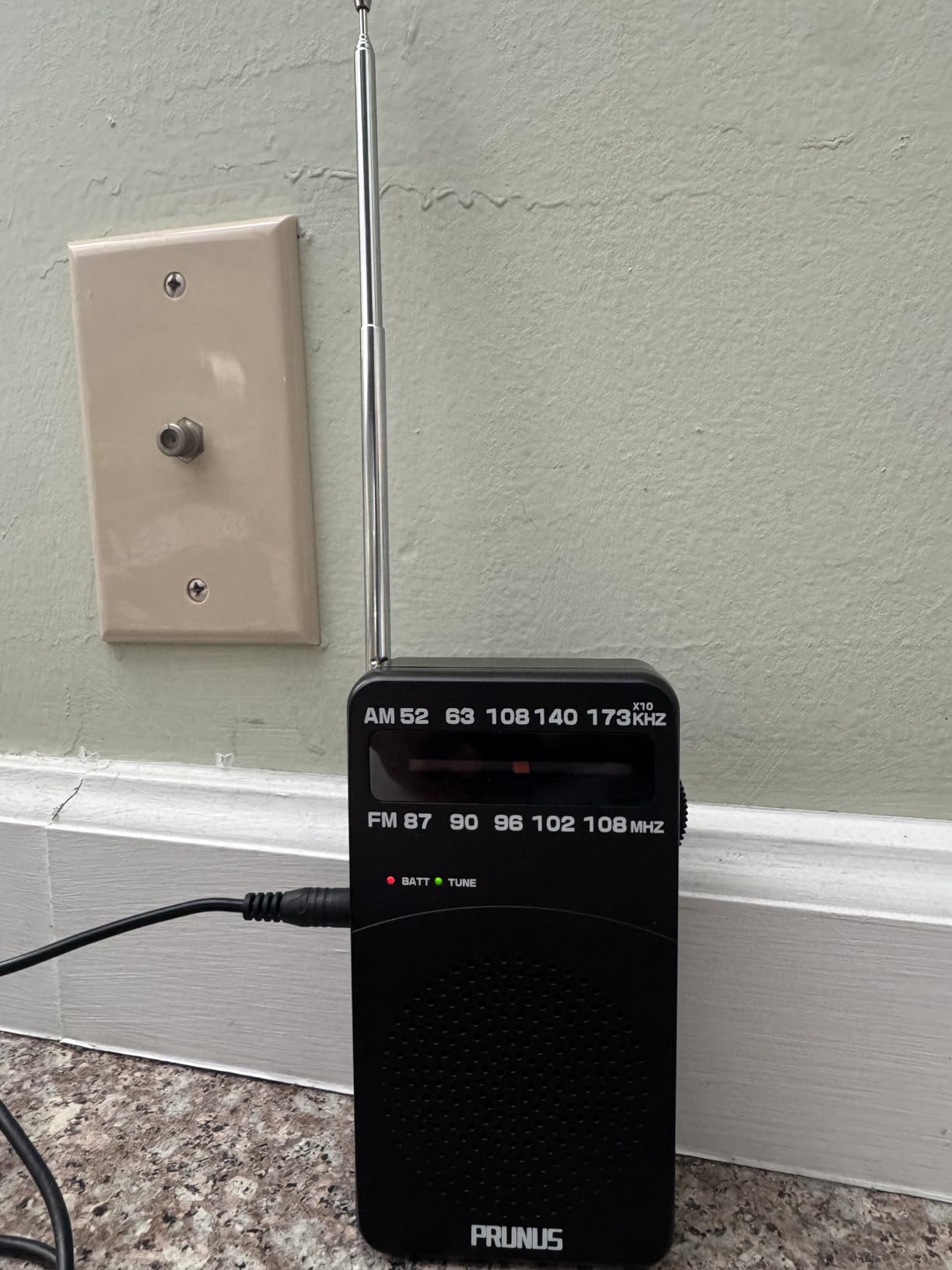 PRUNUS J-166 Portable Radio AM FM, Battery Operated Radio customer photo 1