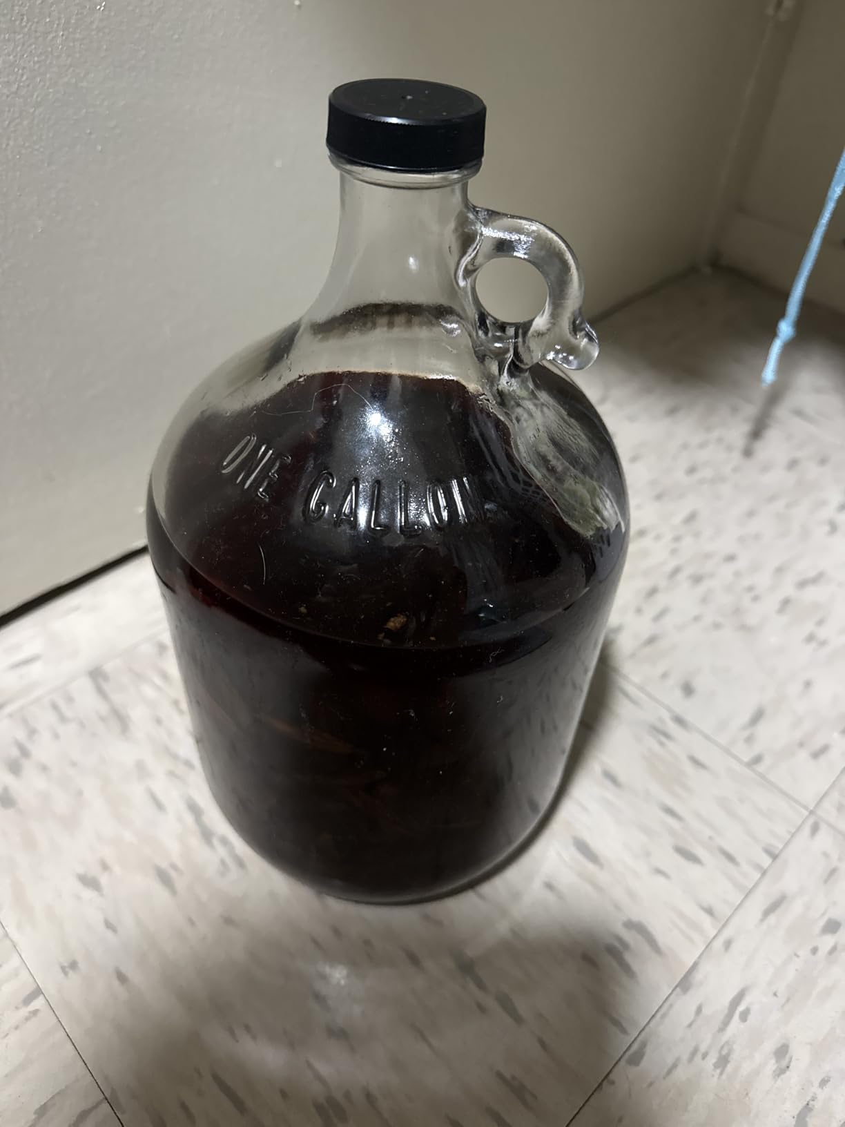 North Mountain Supply 1 Gallon Glass Fermenting Jug with Handle & Airlock customer photo 1