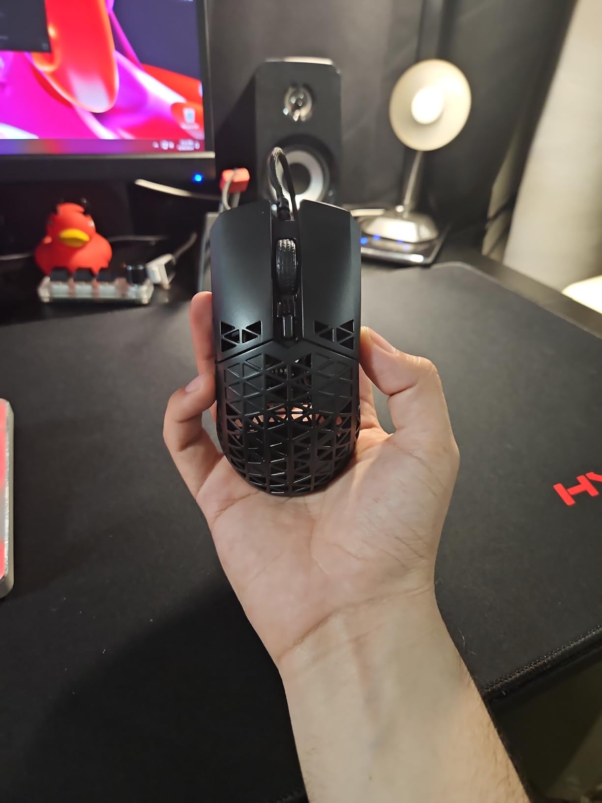 ASUS TUF Gaming M4 Air Lightweight Mouse | 16,000 dpi Sensor, Programmable Buttons, 47g Ultralight Shell, IPX6 Water Resistance, Gaming Paracord and Low Friction PTFE Feet, Black customer photo 1
