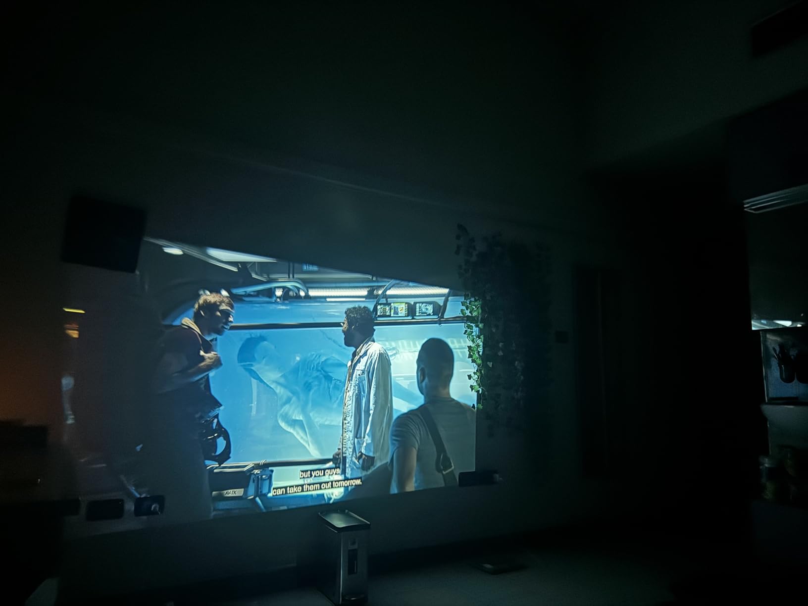 FUDONI Projector with 5G WiFi & Bluetooth, Native 1080P 18000L Portable customer photo 2
