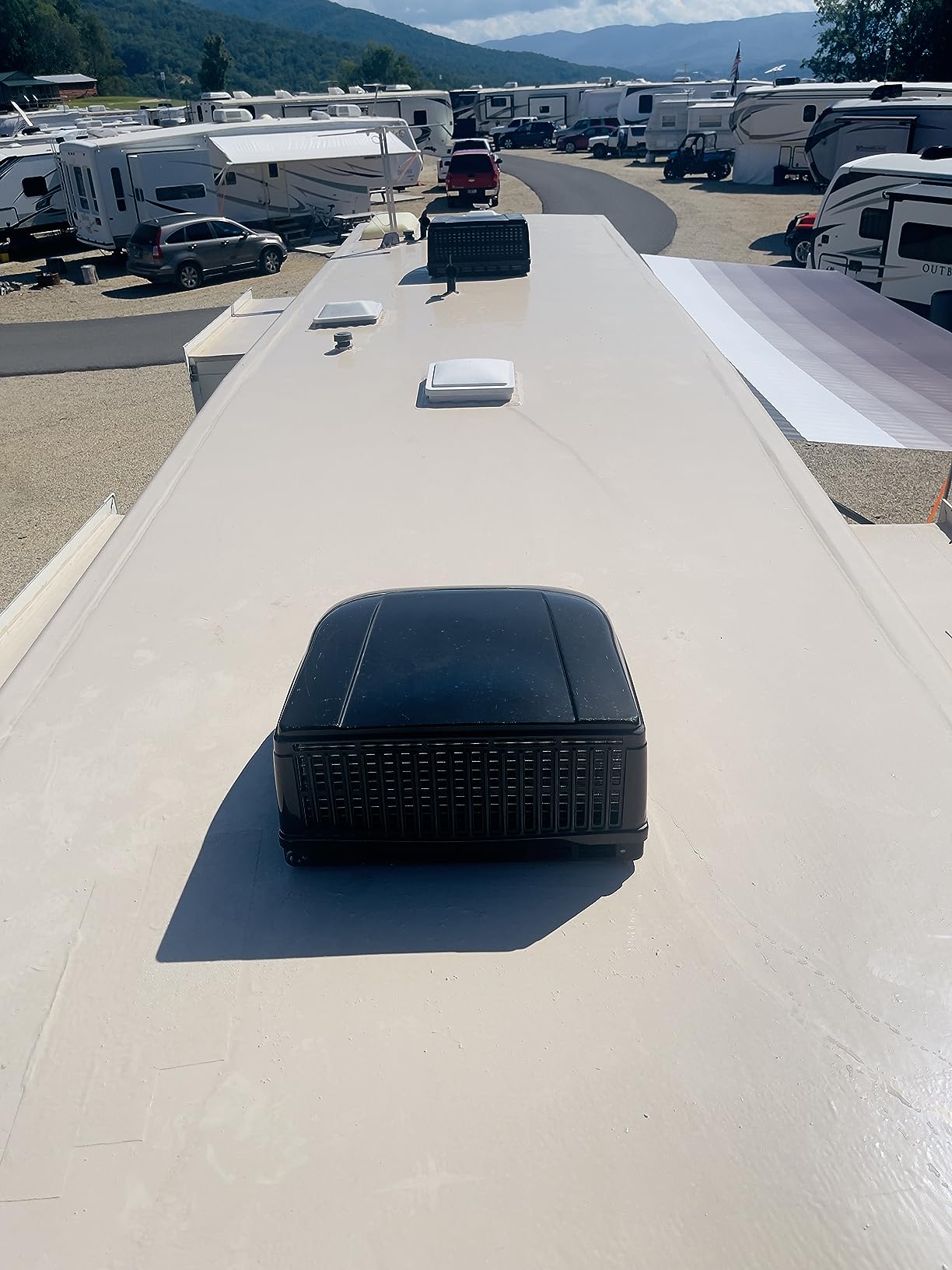 100% Silicone Roof Sealant - Self Leveling - Complete Waterproofing - Easy One Coat Application - Designed for Your RV, Camper, Trailer, Commercial Building… (5 Gallon, White) customer photo 1