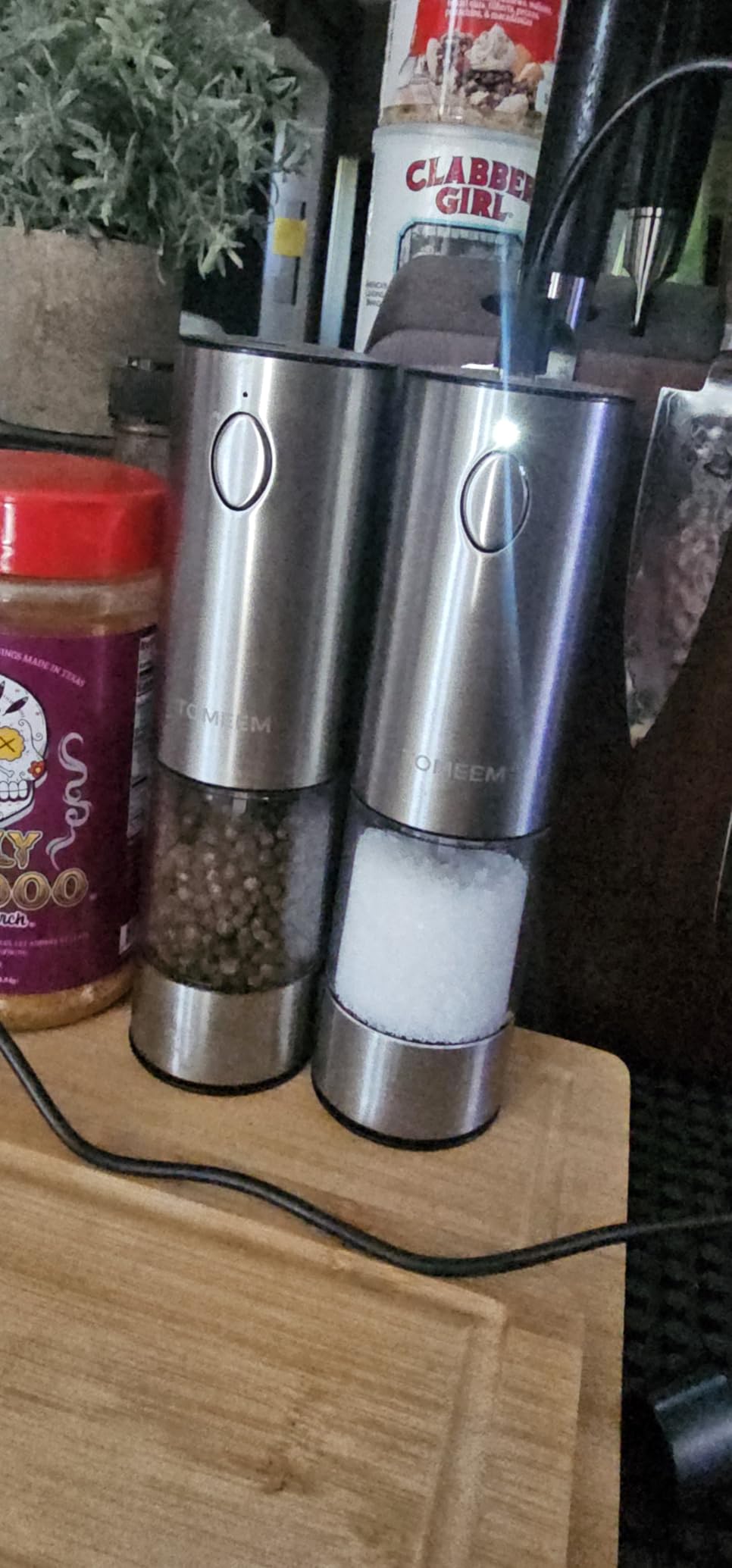 TOMEEM Larger Capacity Rechargeable Electric Salt and Pepper Grinder Set customer photo 2