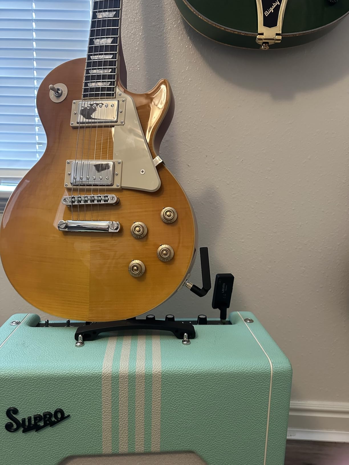 LEKATO Wireless Guitar System with Charging Case, Rechargeable 2.4GHz Wireless Transmitter Receiver Guitar Wireless System 4 Channels with Dual Plugs 3.5mm/6.35mm,(WS-100) customer photo 2