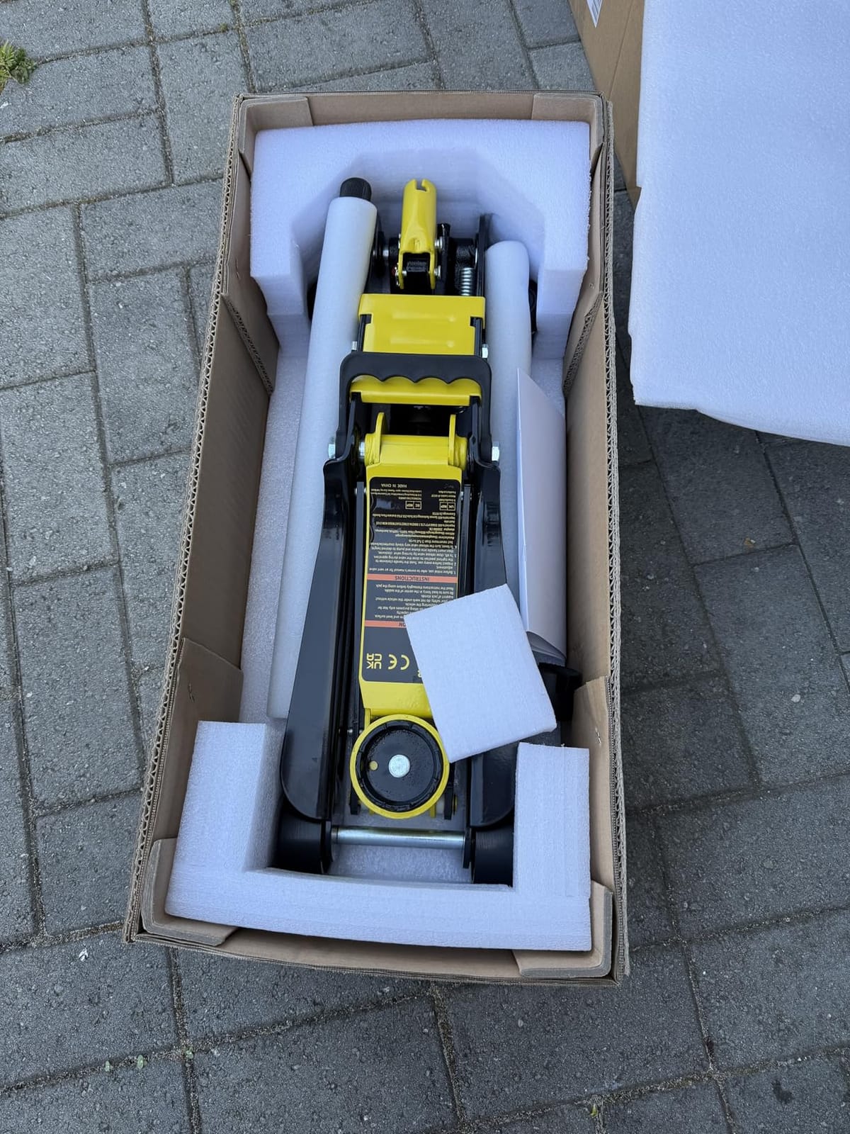 VEVOR 2.5 Ton Low Profile Heavy-Duty Steel Racing Floor Jack customer photo 1