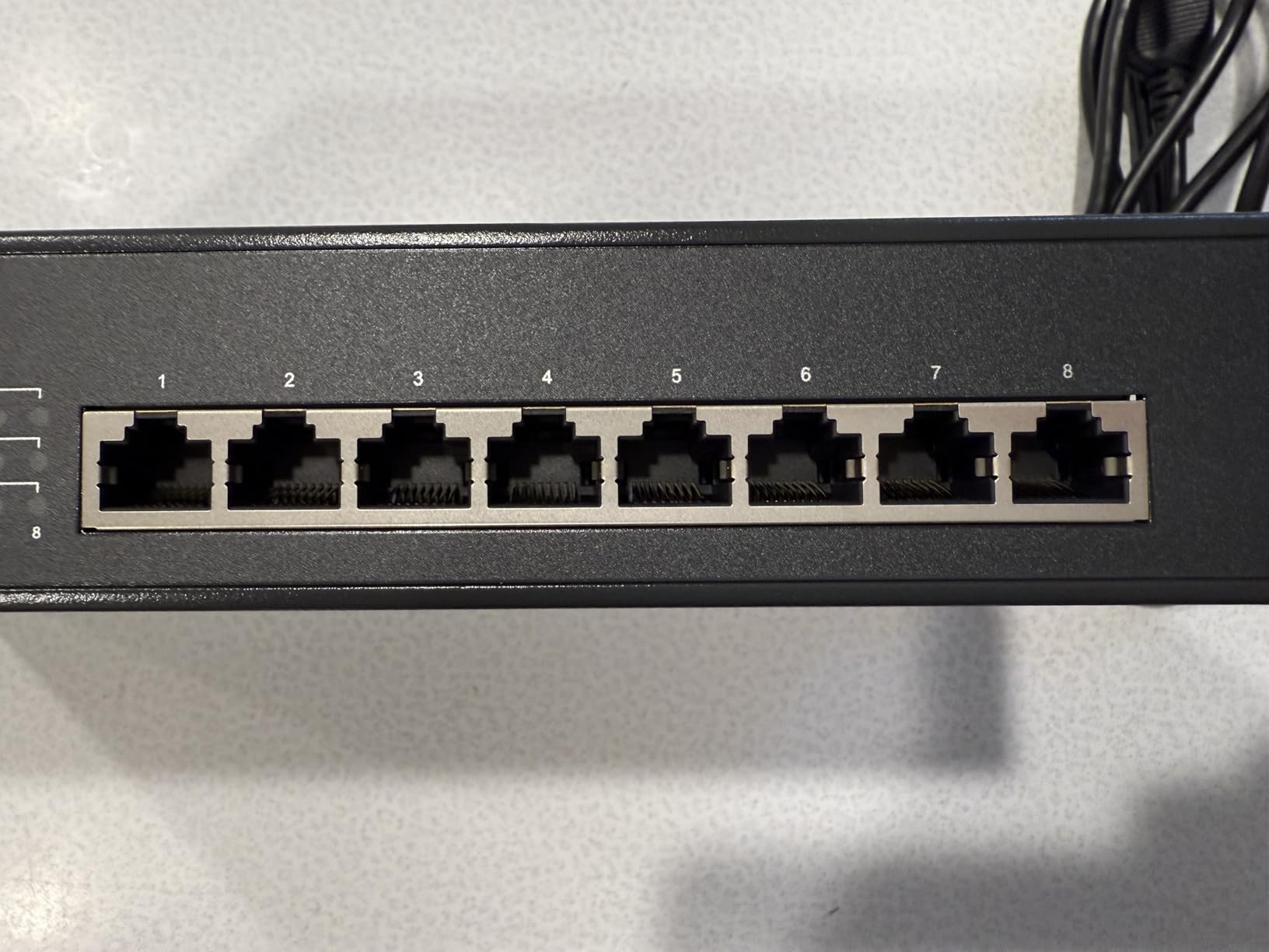 TP-Link 5 Port Gigabit Easy Smart Managed PoE Switch, 120W(TL-SG105MPE) customer photo 1