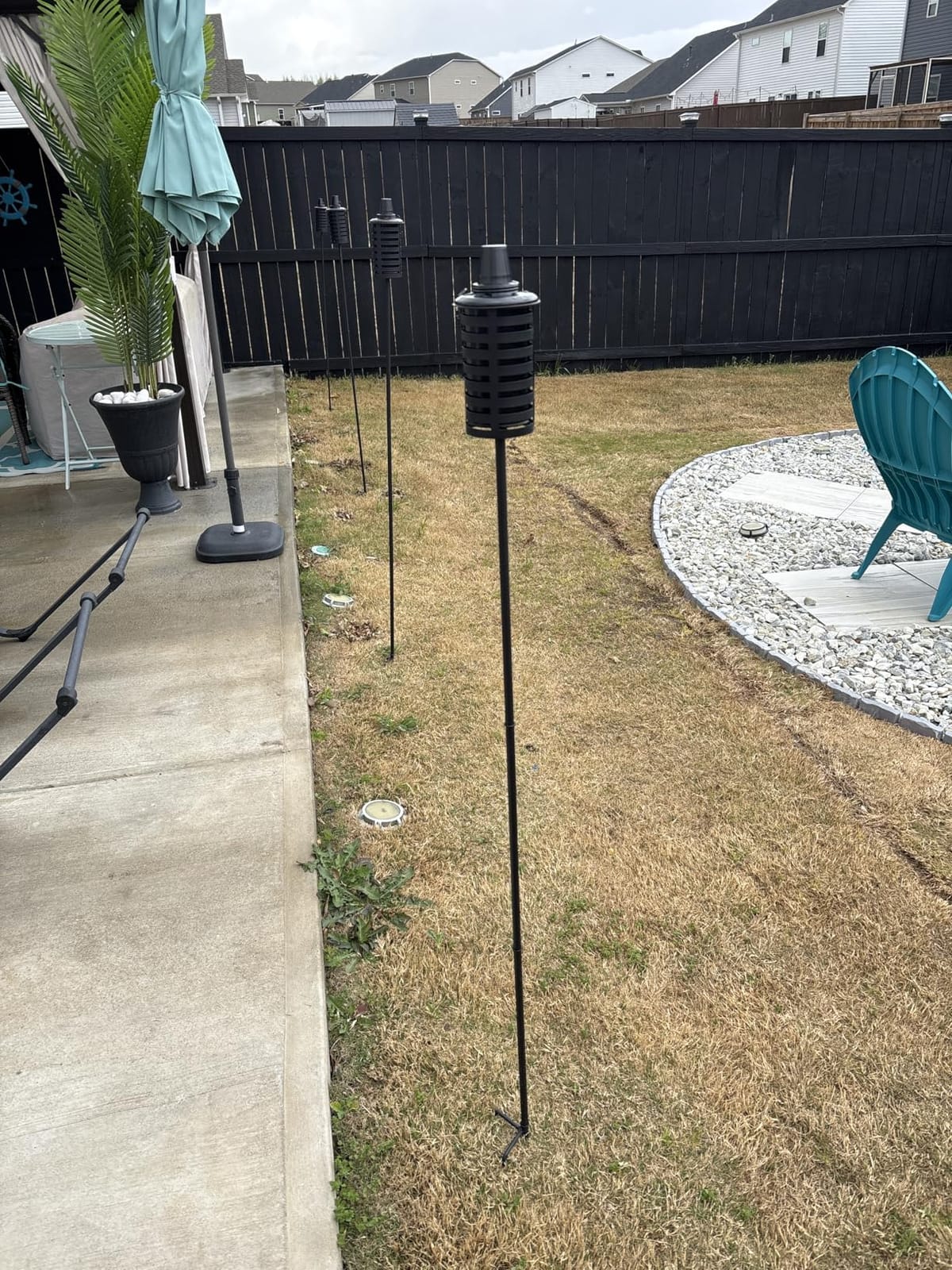 ZSZMFH 6 Pcs Metal Torch for Outside, 16 oz Outdoor Metal Torch Garden Décor,59-Inch Upgraded Citronella Torches with 3-Prong Grounded Stake, Table Top Torches for Party Patio Pathway customer photo 1