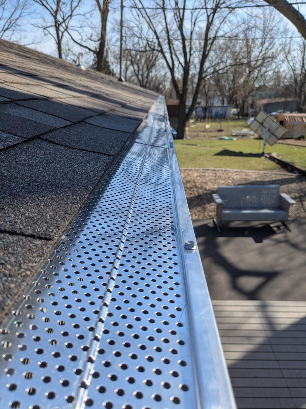 VEVOR Gutter Guard, 5 inch Width, Aluminum Leaf Filter DIY Gutter Cover, 13 PCS 52 ft Total Length, 0.157'' Hole Diameter & 0.02'' Thick Fits Any Roof or Gutter Type customer photo 1