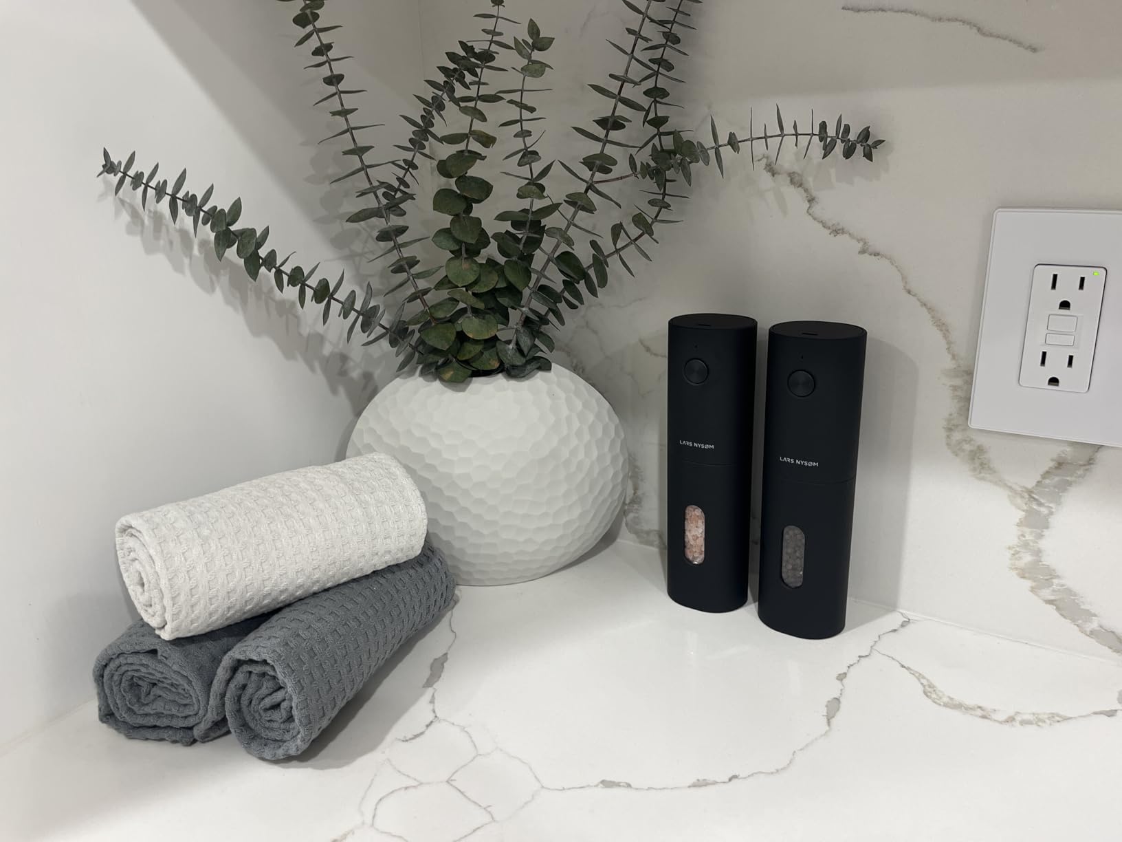 LARS NYSØM Electric Salt and Pepper Grinder Set - Salt and Pepper Mill Set customer photo 2