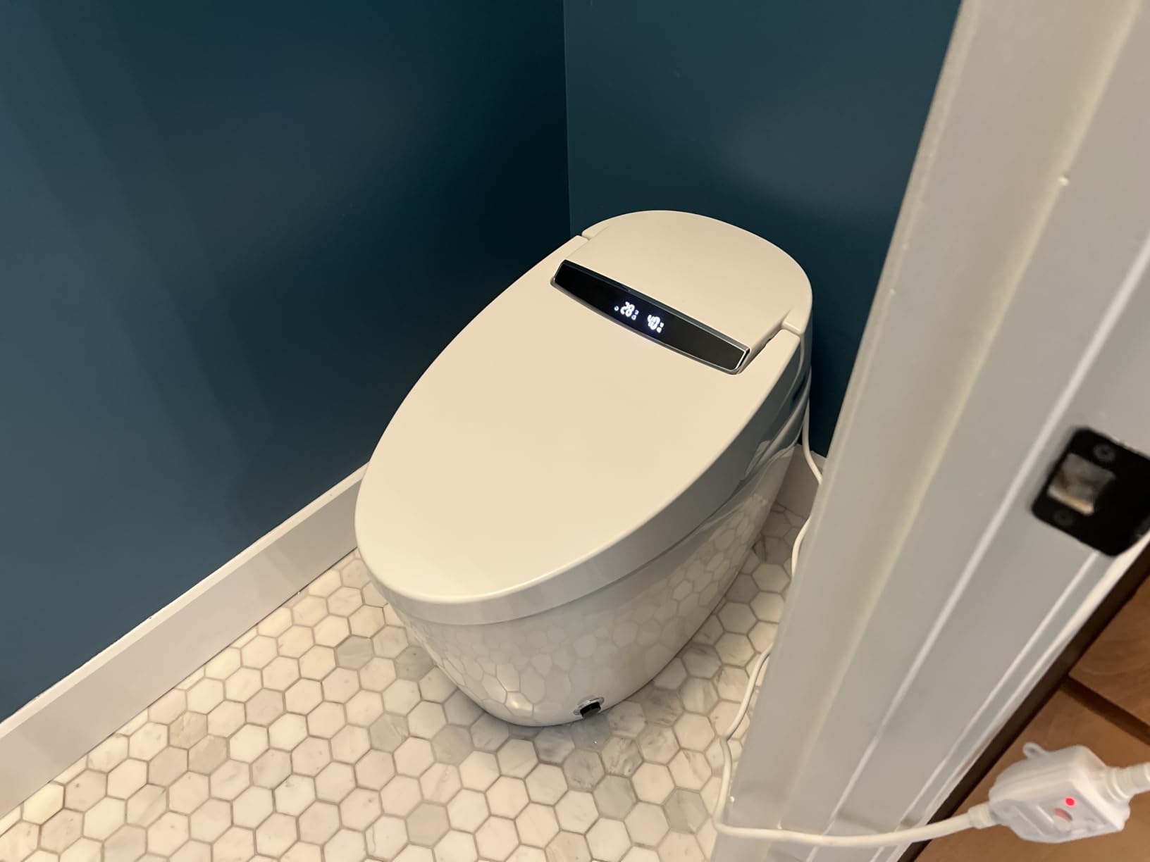 LOUPUSUO Smart Toilet with Bidet Built In with Warm Water Sprayer and Dryer customer photo 2