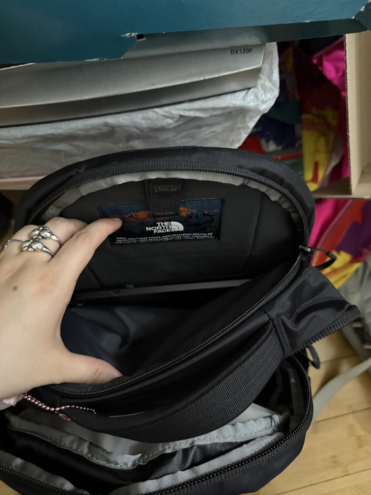 The North Face Women's Recon Everyday Backpack, Blk/Blk-NPF, OSFA customer photo 1
